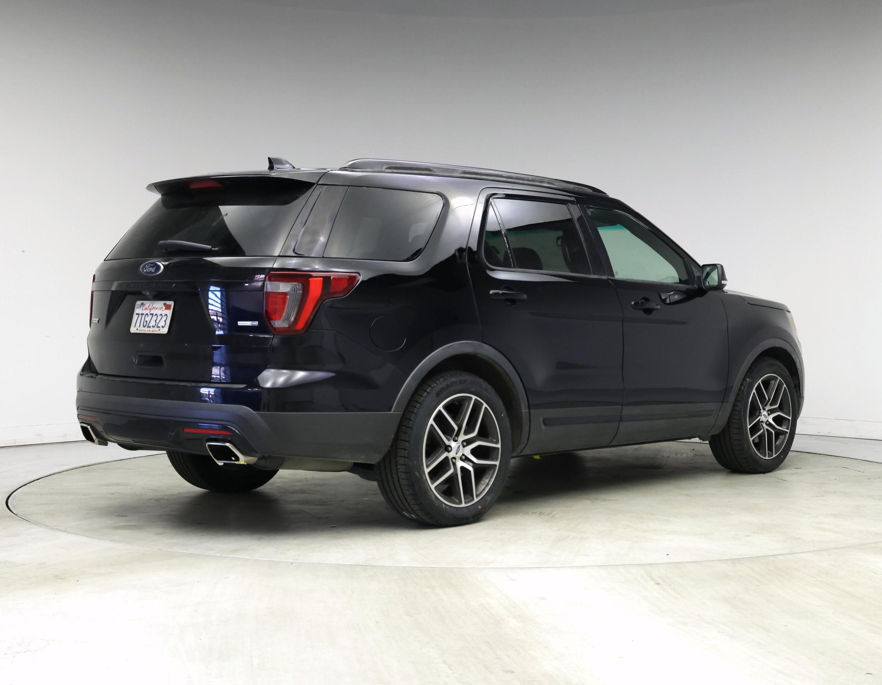 Thumbnail: 2016 Ford Explorer - 8