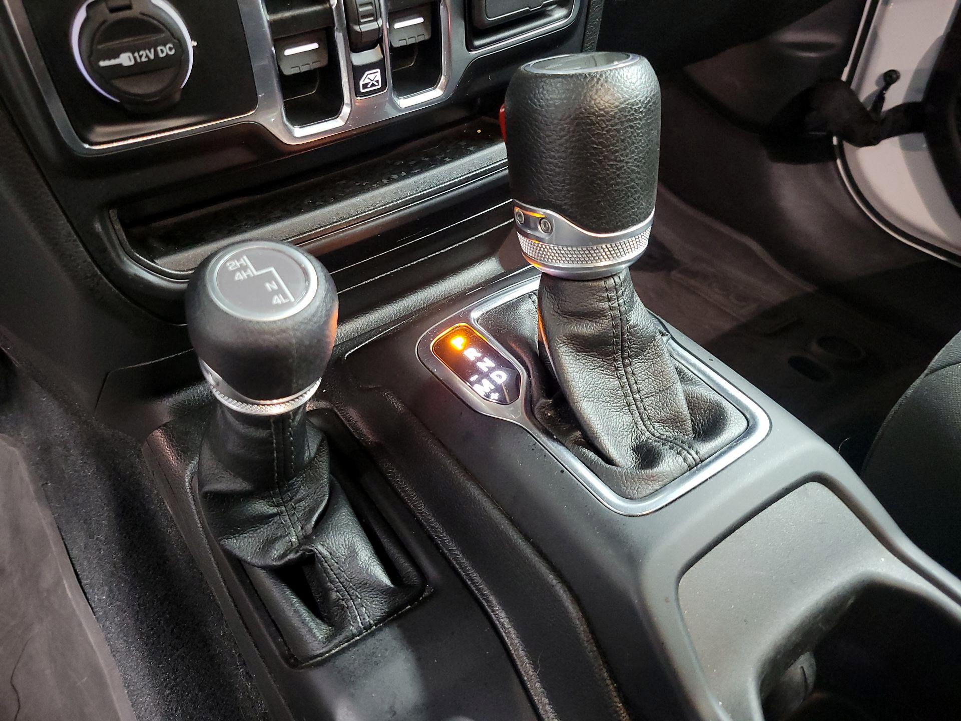 Thumbnail: 2023 Jeep Gladiator - 17