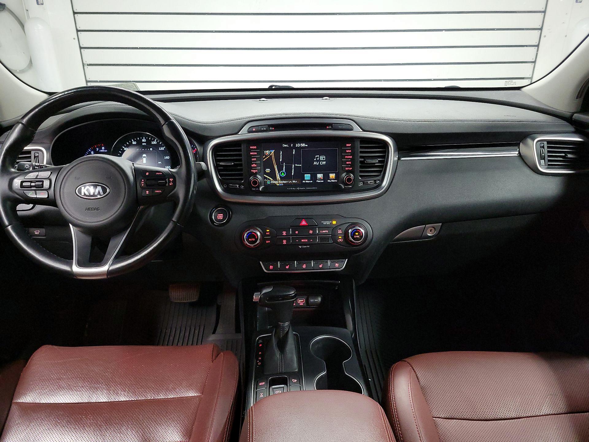 Thumbnail: 2017 Kia Sorento - 9