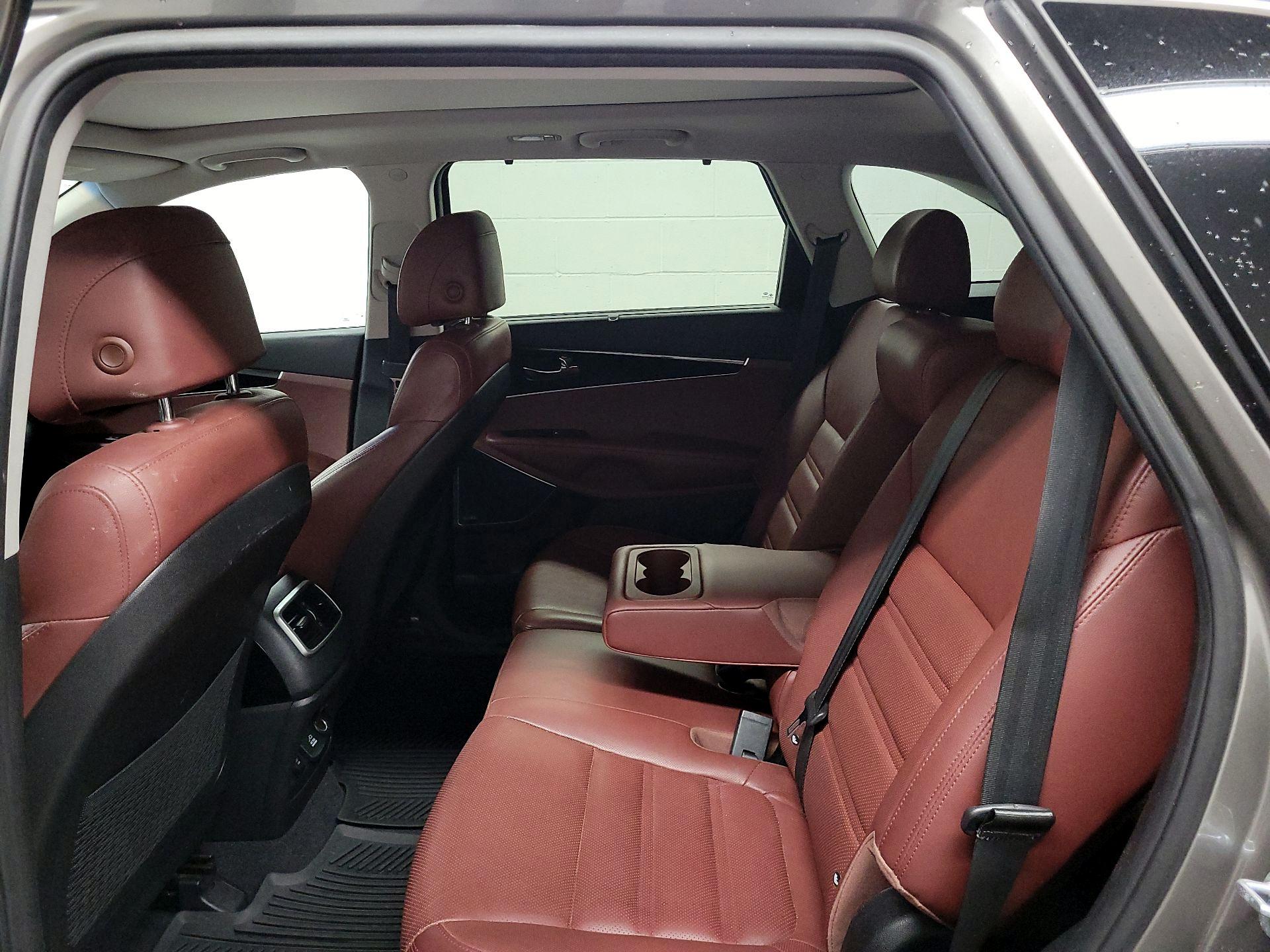 Thumbnail: 2017 Kia Sorento - 16