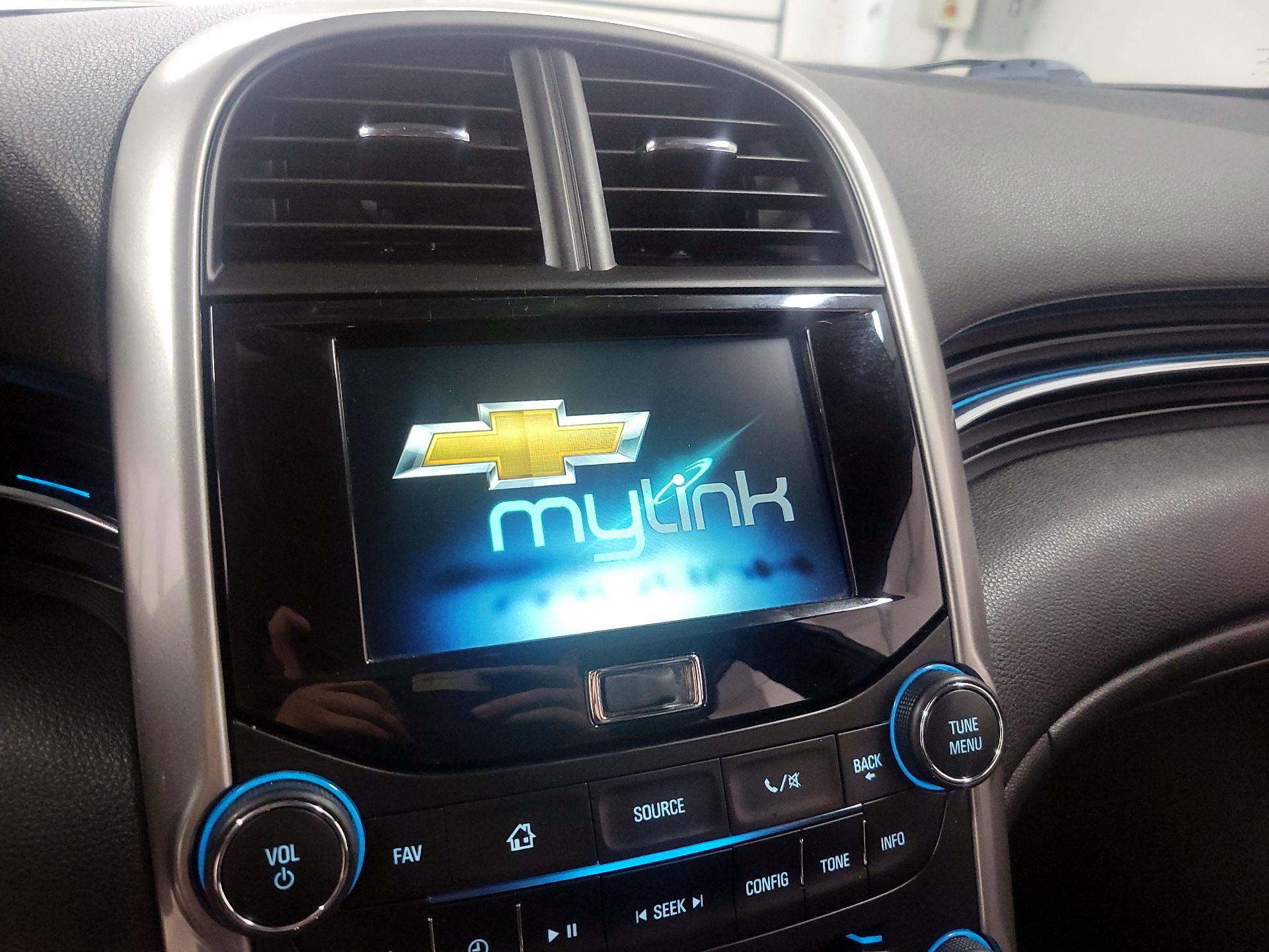 Thumbnail: 2016 Chevrolet Malibu - 14