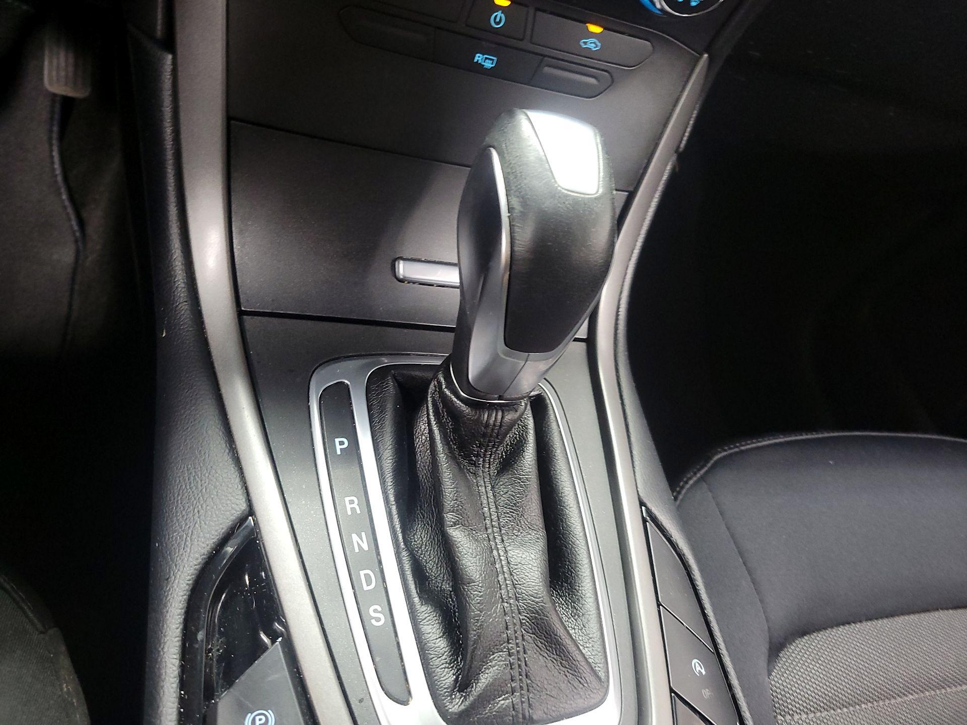 Thumbnail: 2018 Ford Edge - 16