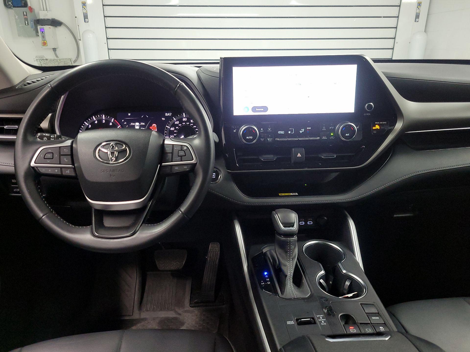 Thumbnail: 2023 Toyota Highlander - 9