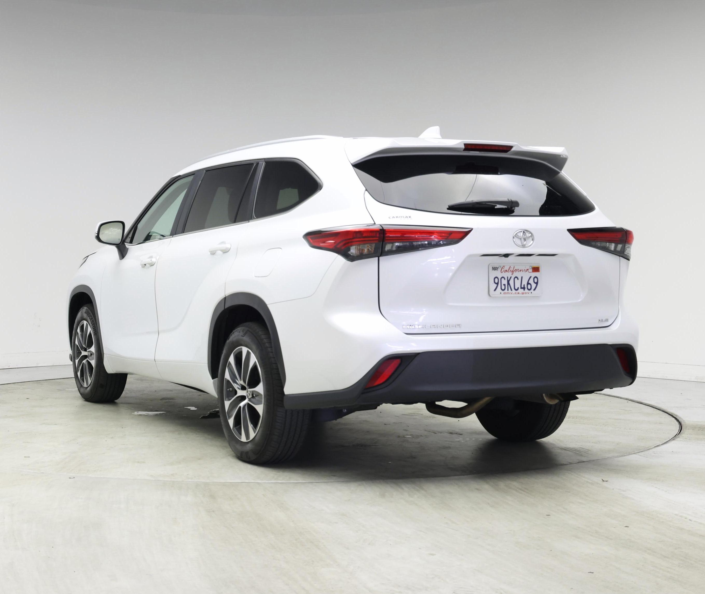 Thumbnail: 2023 Toyota Highlander - 2