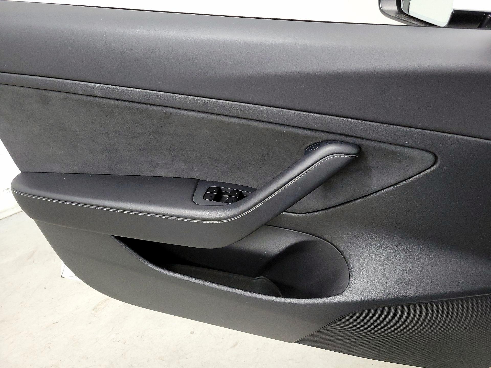 Thumbnail: 2021 Tesla Model 3 - 12