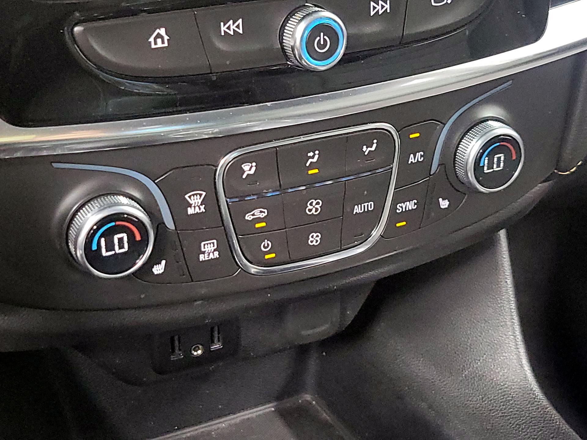 Thumbnail: 2021 Chevrolet Traverse - 14