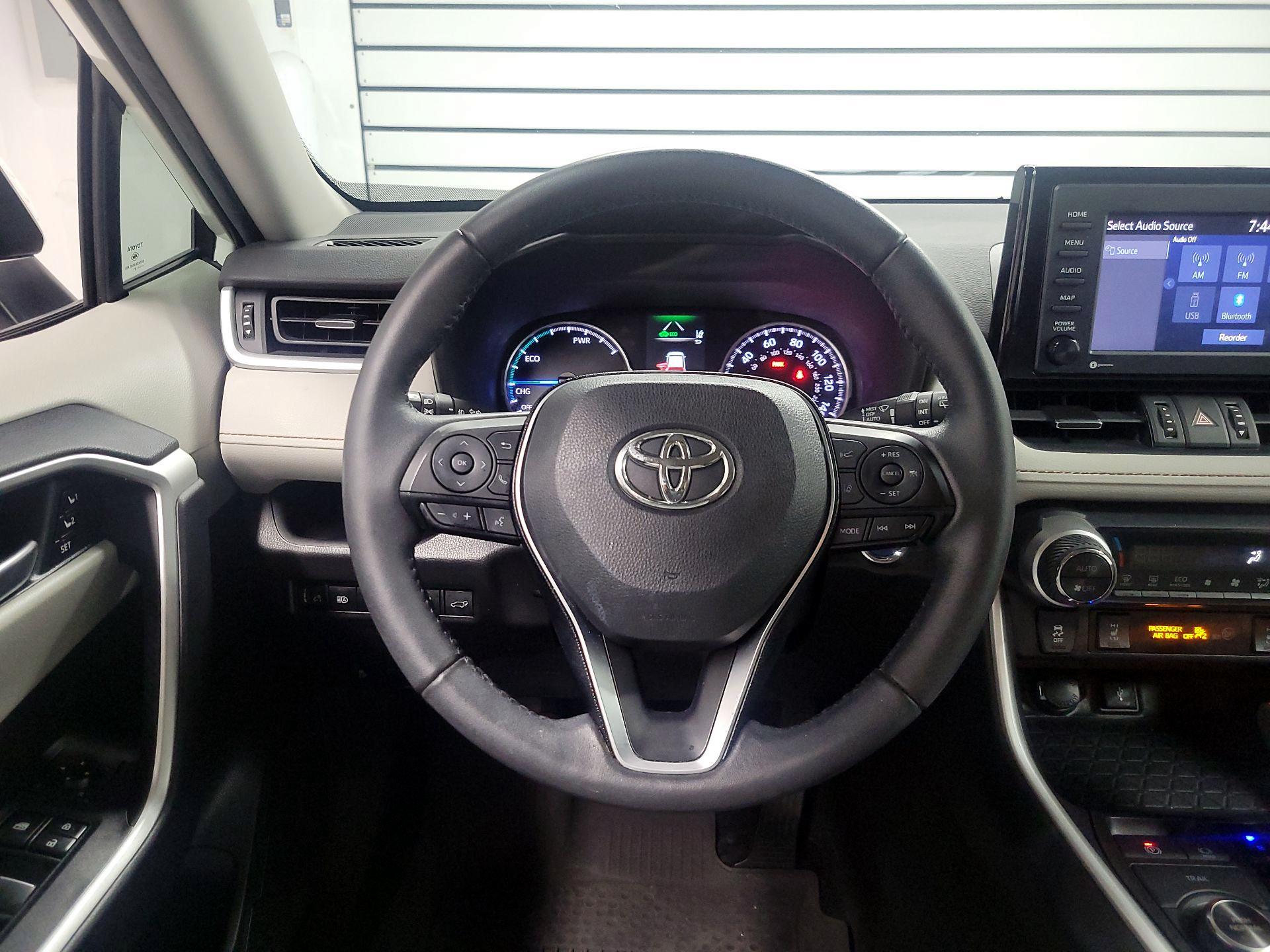 Thumbnail: 2021 Toyota RAV4 - 10