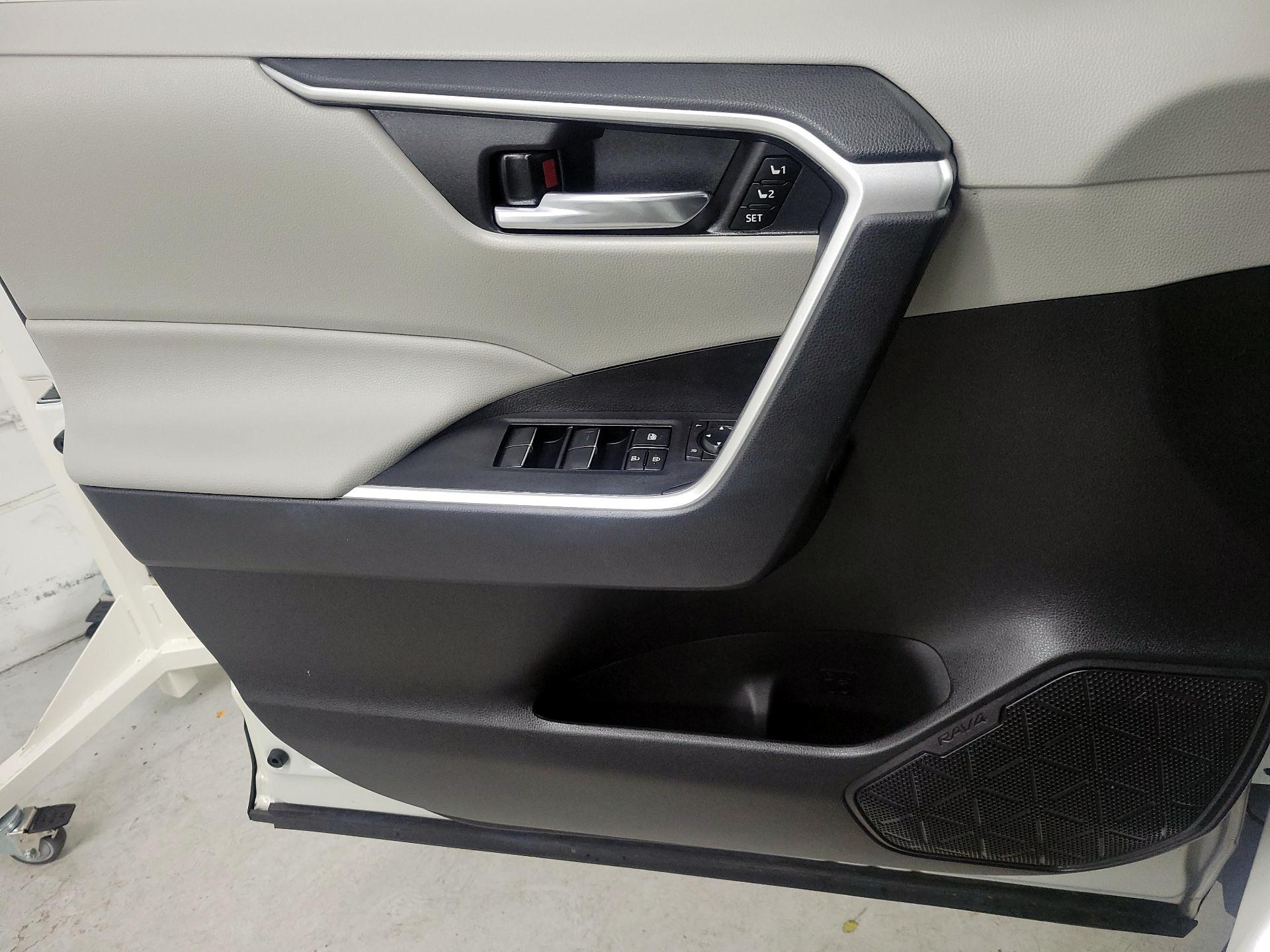 Thumbnail: 2021 Toyota RAV4 - 12