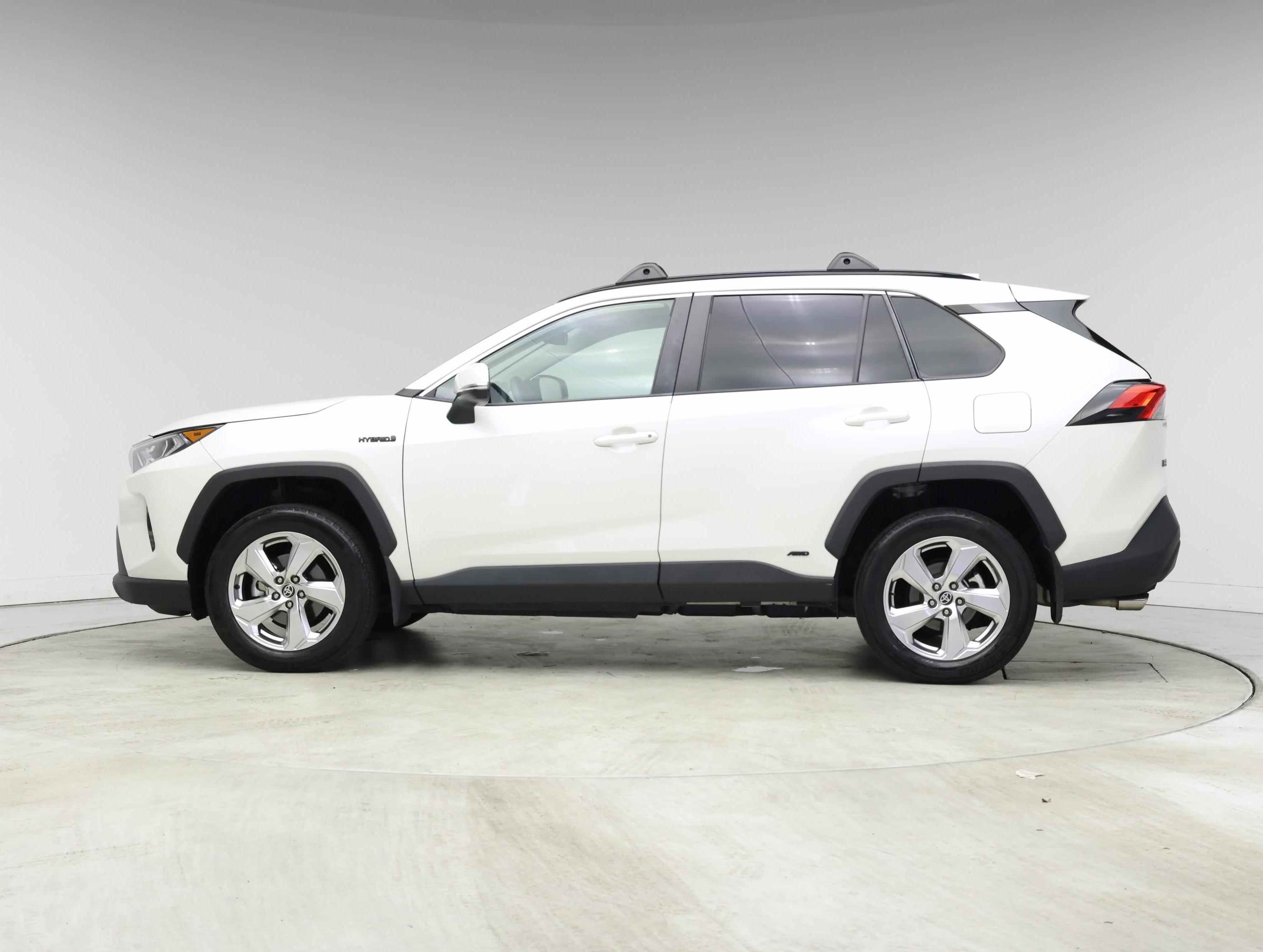 Thumbnail: 2021 Toyota RAV4 - 3
