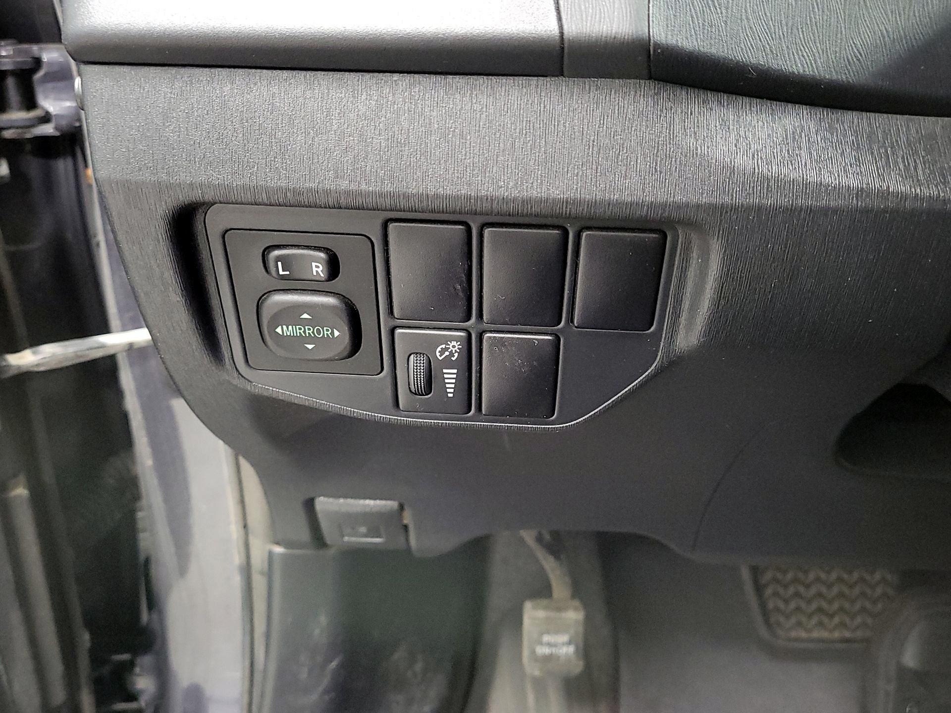 Thumbnail: 2014 Toyota Prius - 13