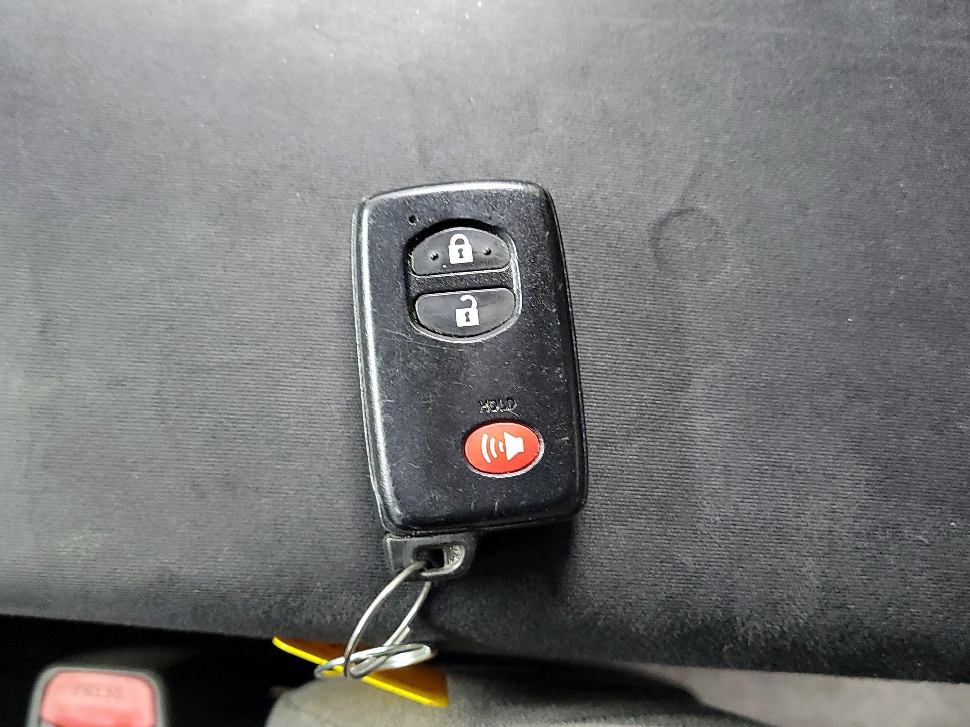 Thumbnail: 2014 Toyota Prius - 20