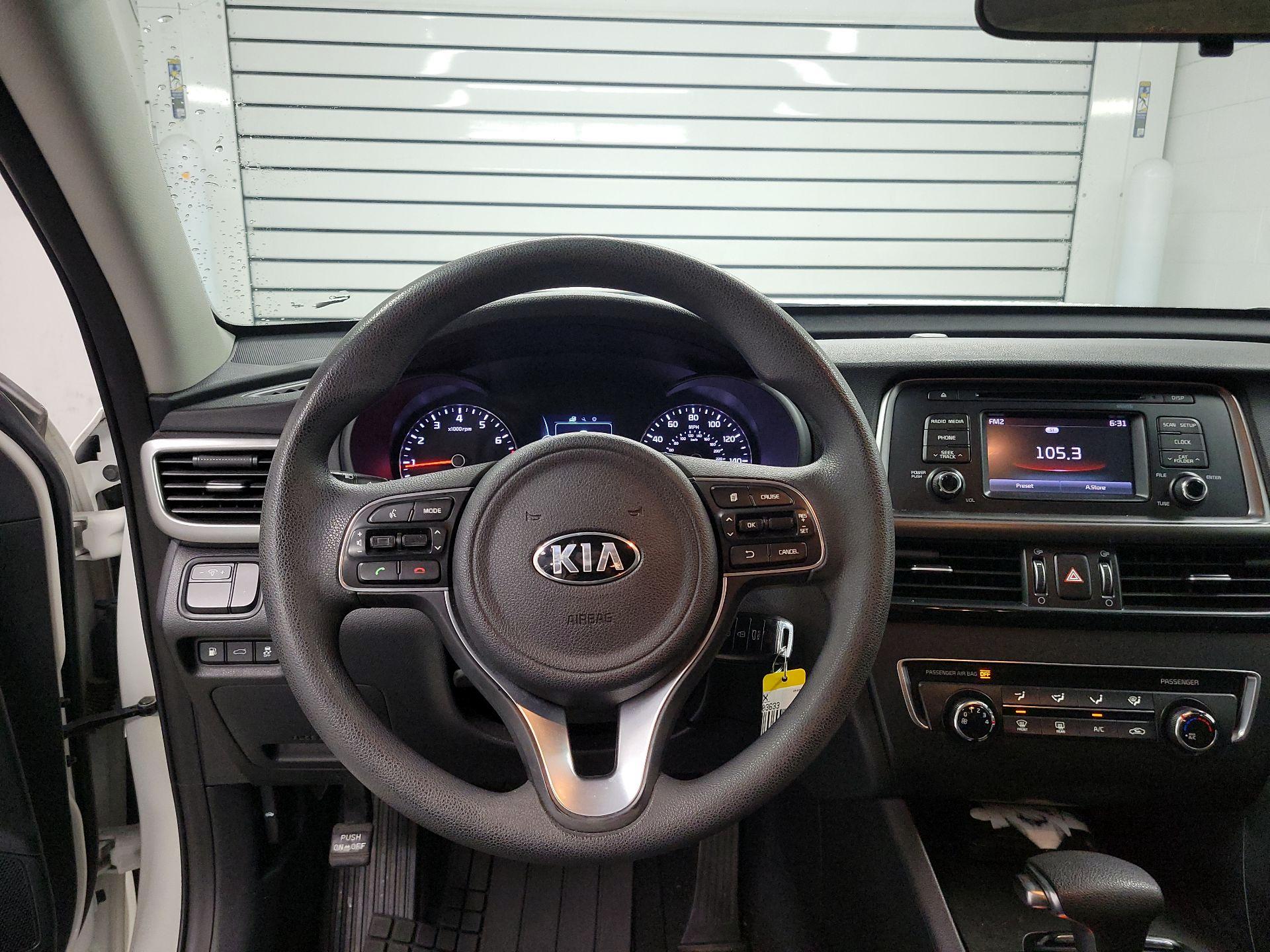 Thumbnail: 2016 Kia Optima - 10