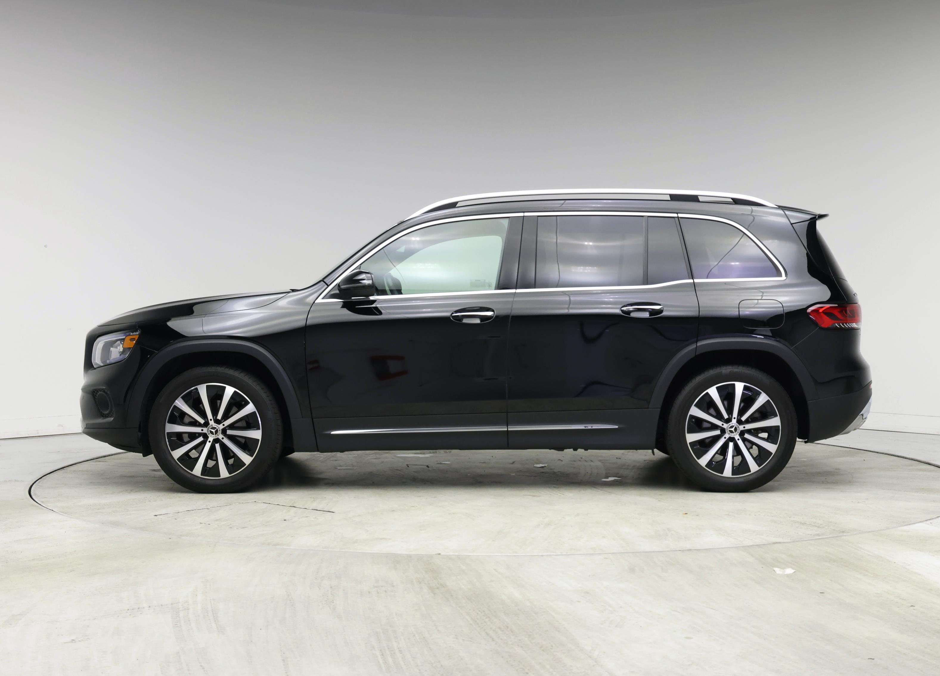 Thumbnail: 2023 Mercedes-Benz GLB - 3
