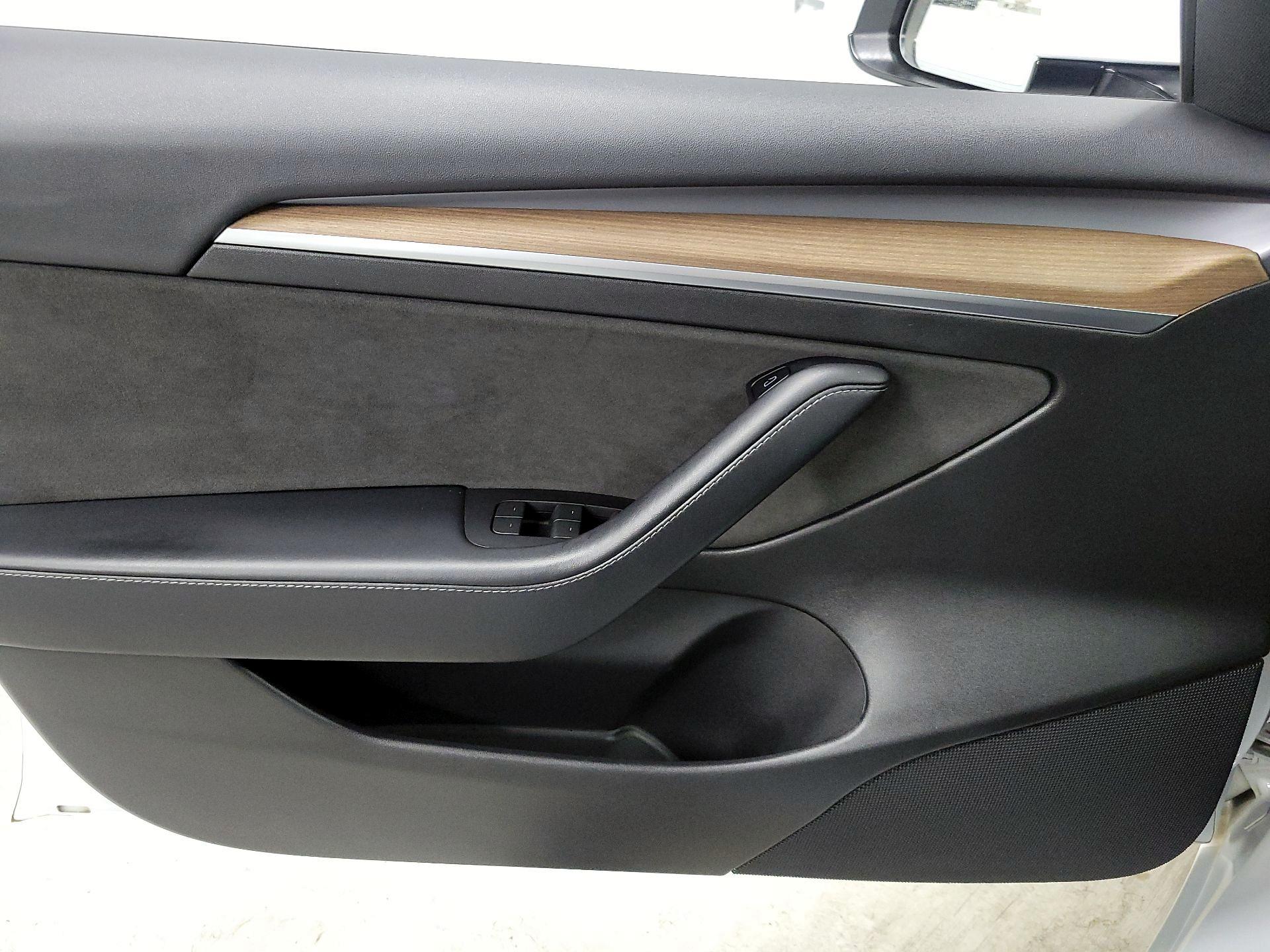 Thumbnail: 2022 Tesla Model 3 - 12