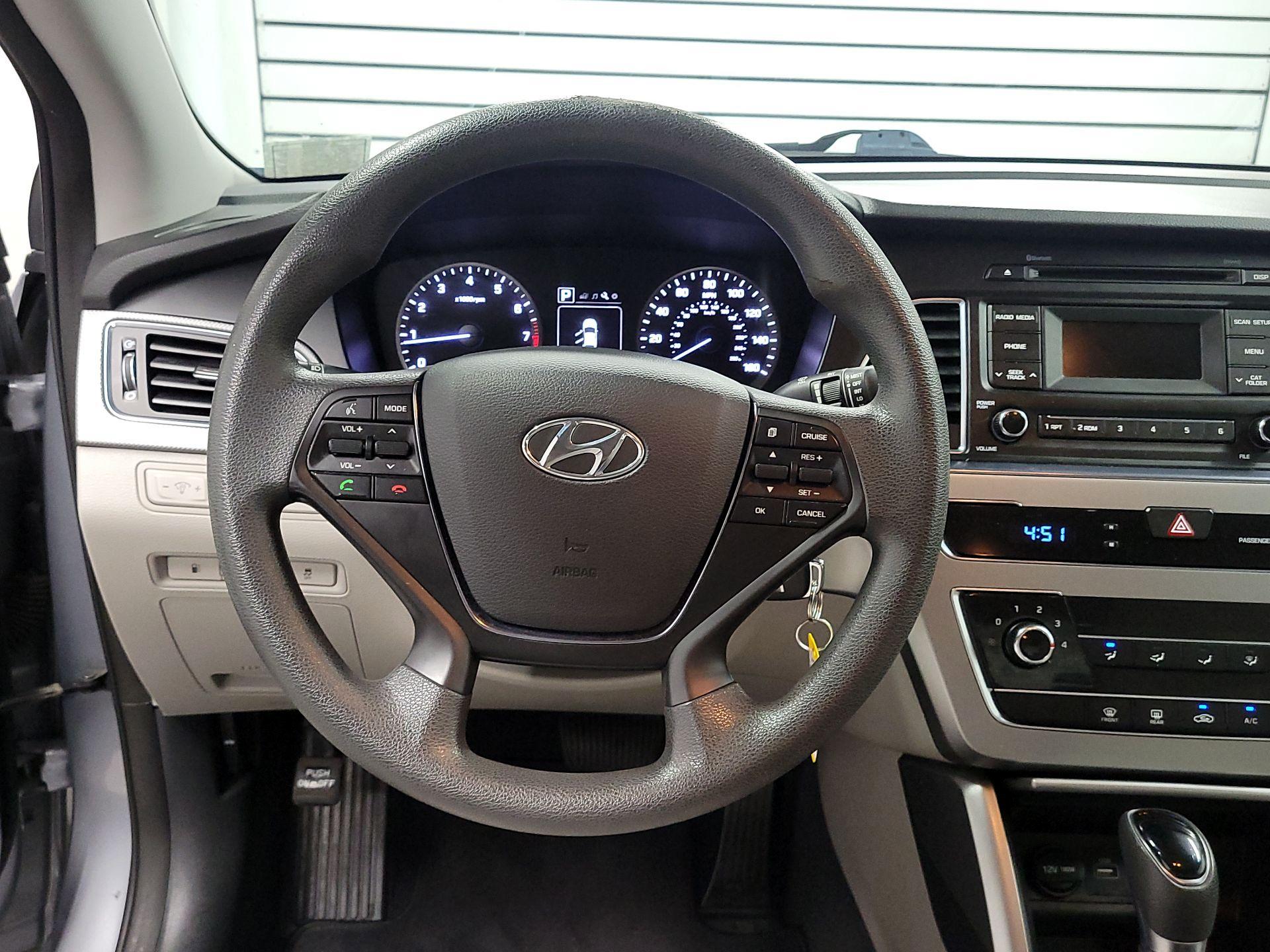 Thumbnail: 2015 Hyundai Sonata - 10