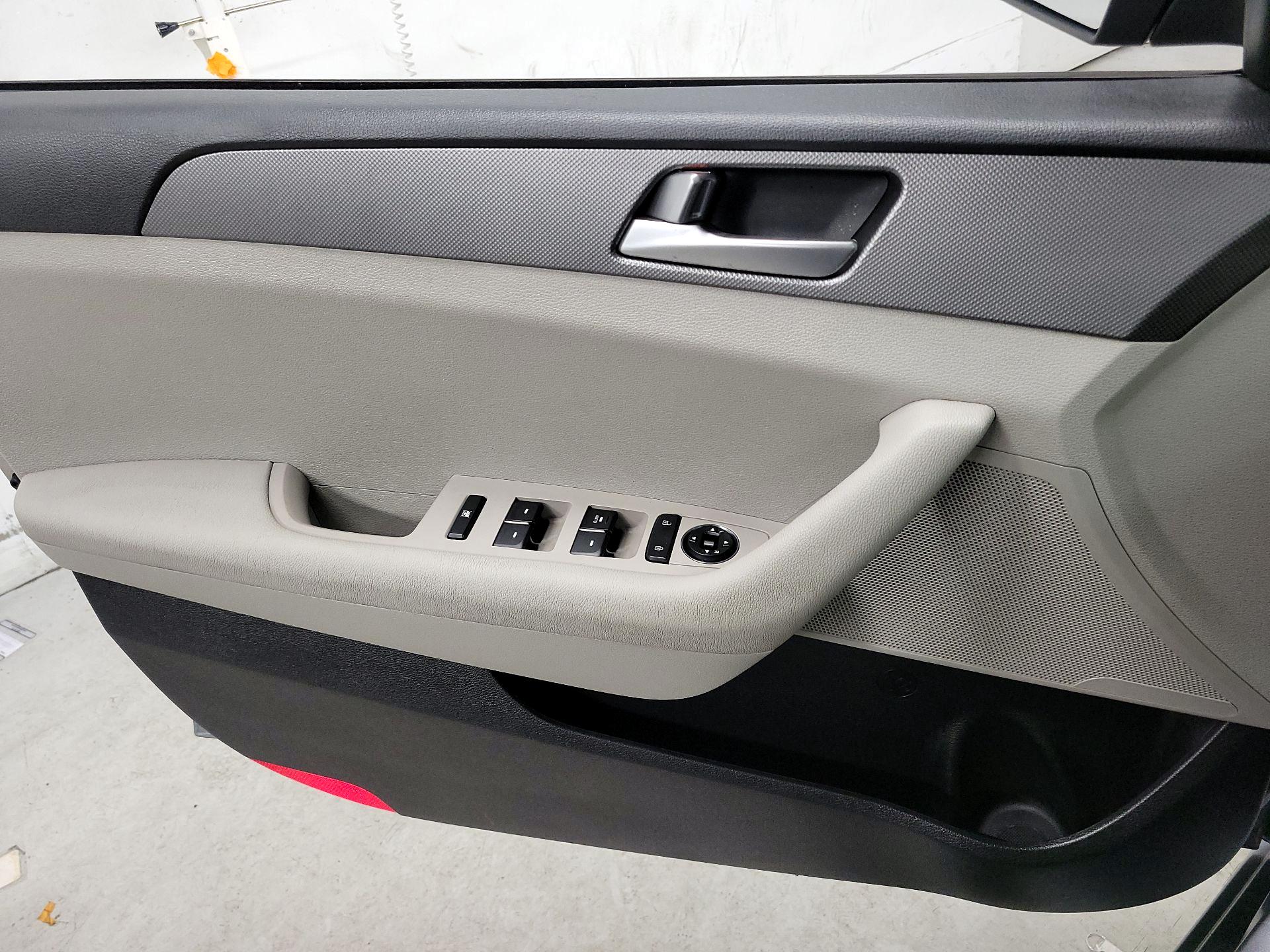 Thumbnail: 2015 Hyundai Sonata - 12