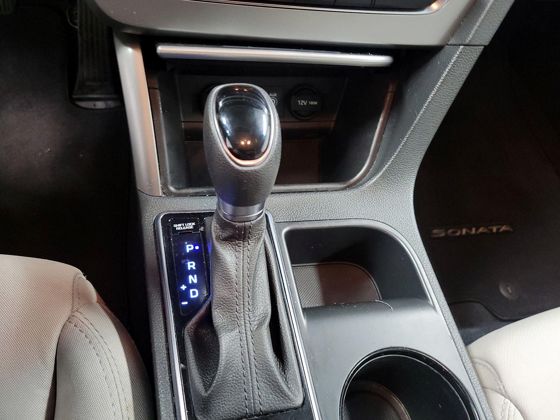 Thumbnail: 2015 Hyundai Sonata - 16