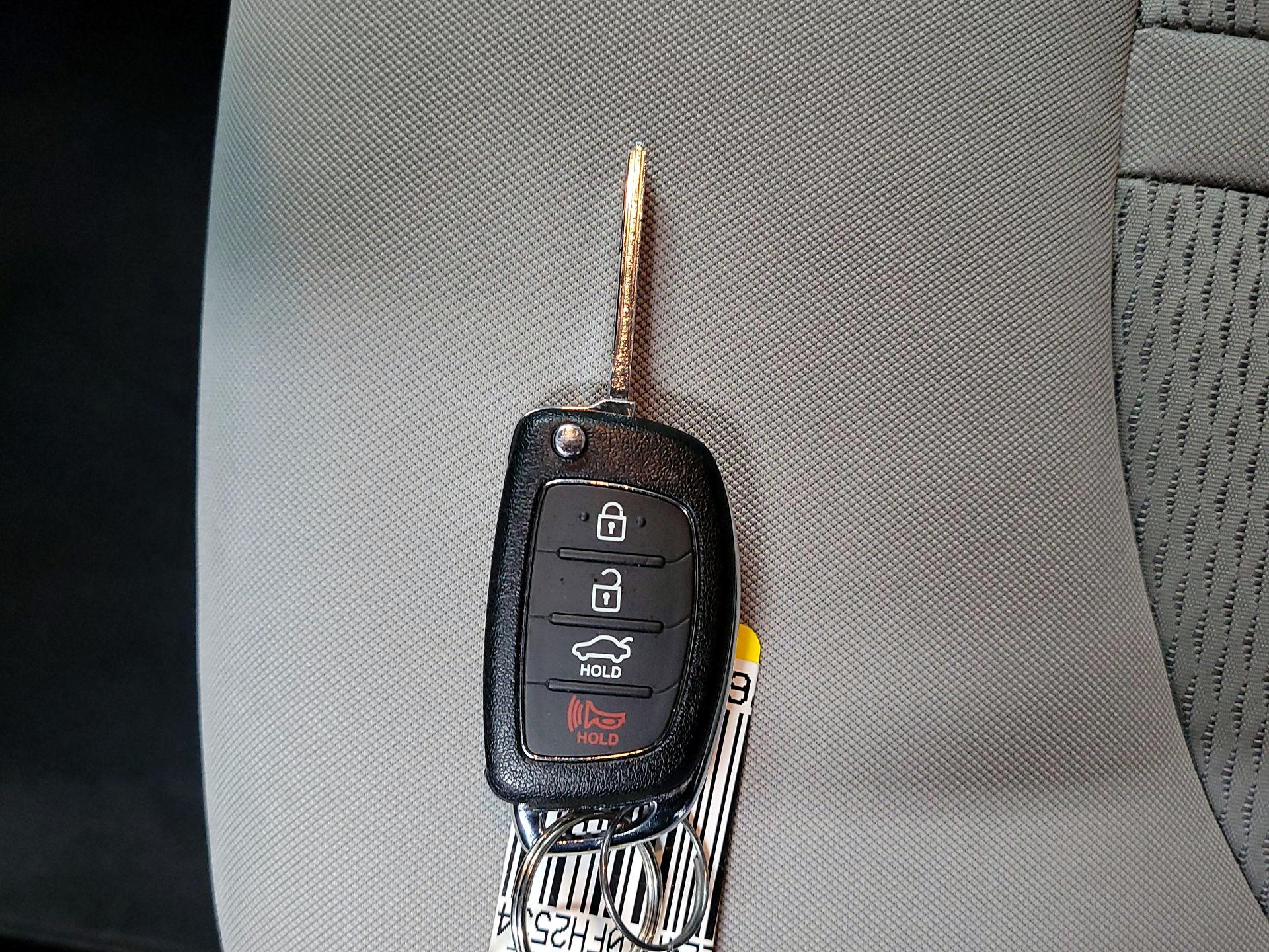 Thumbnail: 2015 Hyundai Sonata - 20