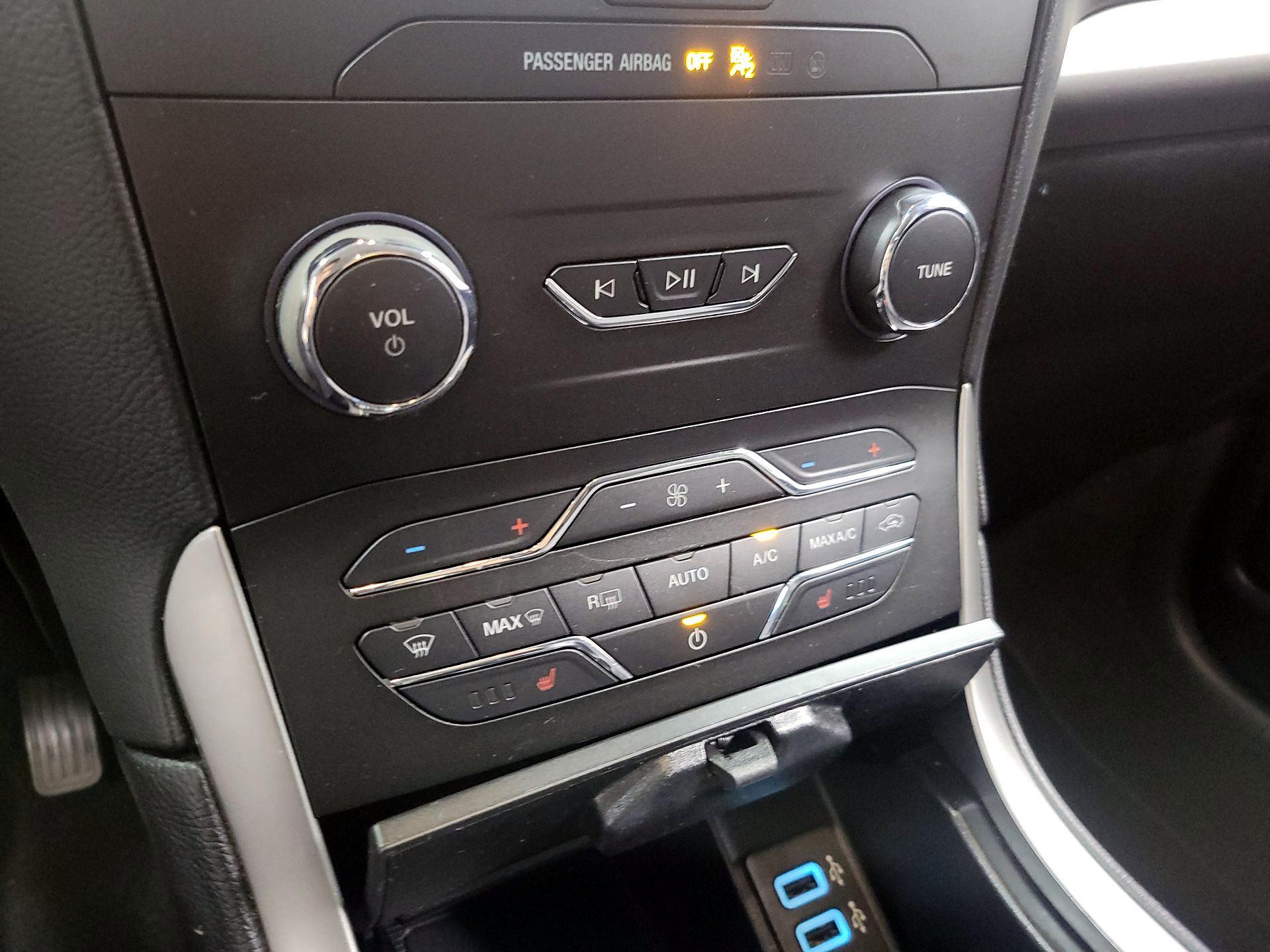Thumbnail: 2019 Ford Edge - 15