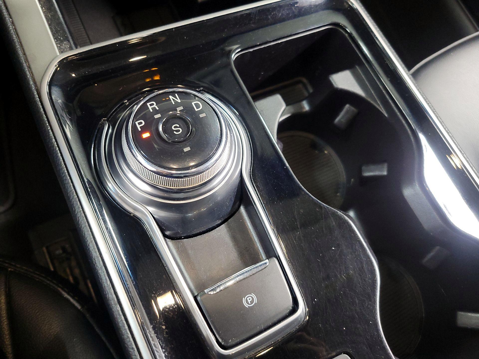 Thumbnail: 2019 Ford Edge - 16