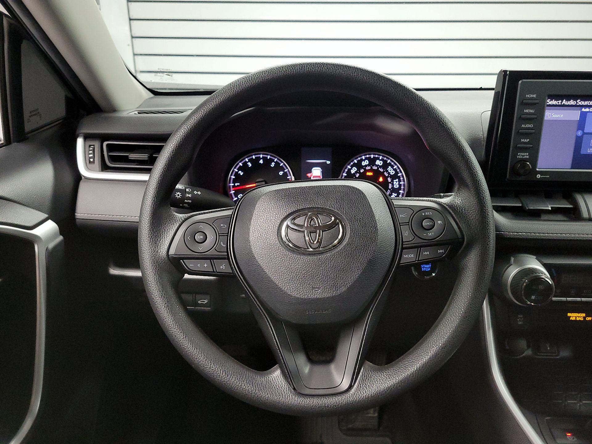 Thumbnail: 2022 Toyota RAV4 - 10
