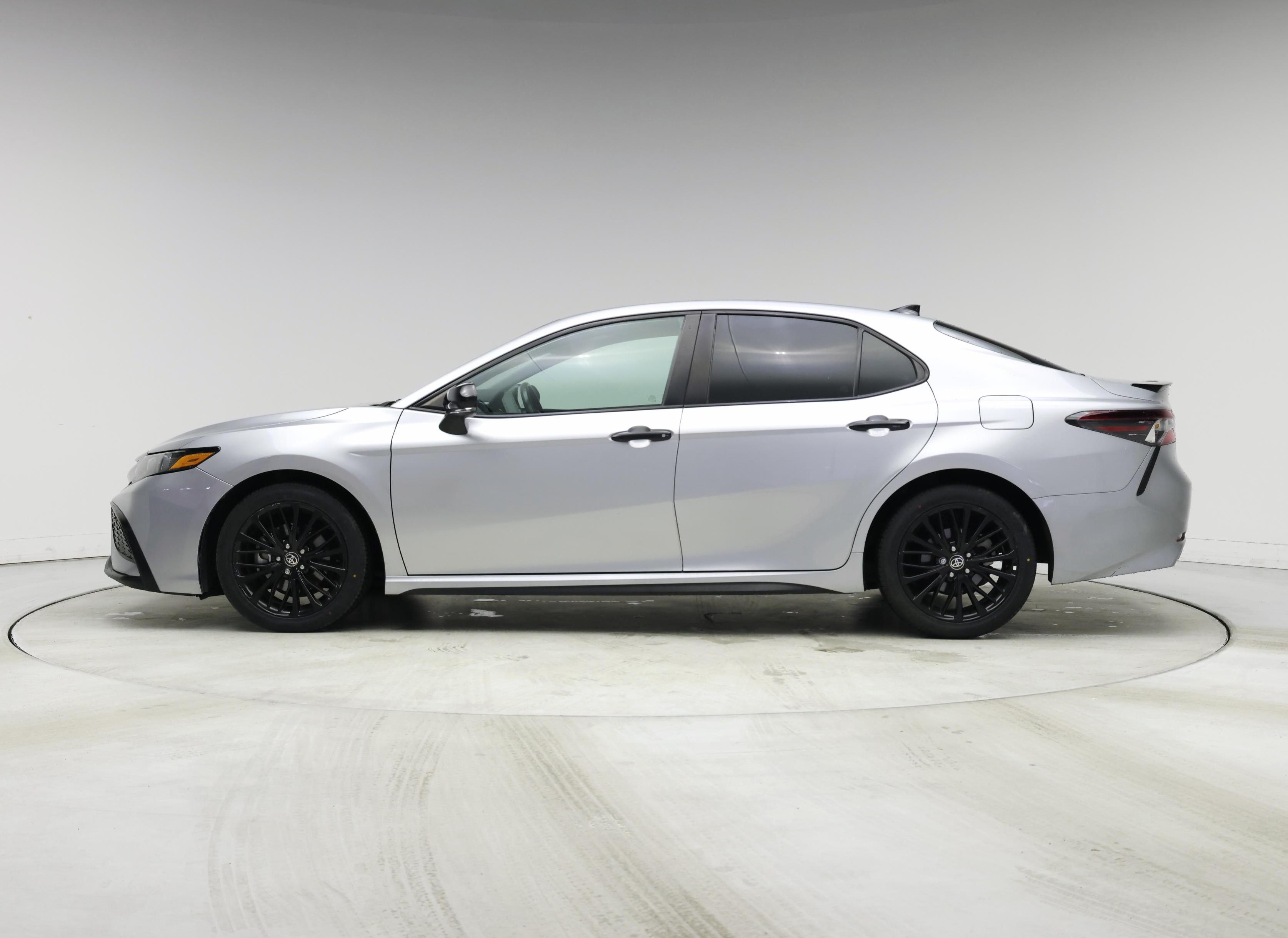 Thumbnail: 2022 Toyota Camry - 3