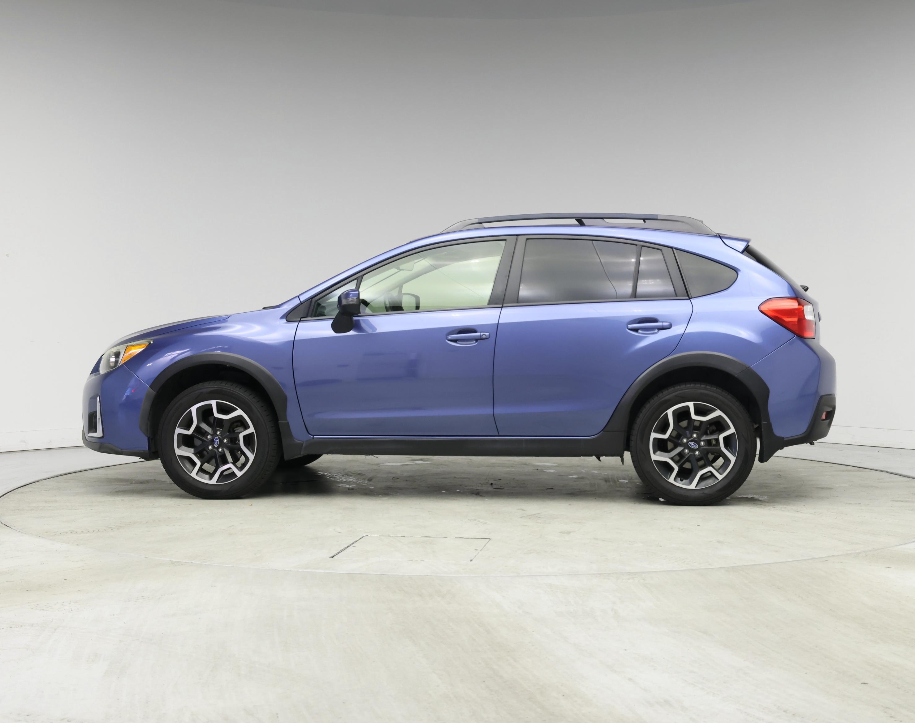 Thumbnail: 2017 Subaru Crosstrek - 3