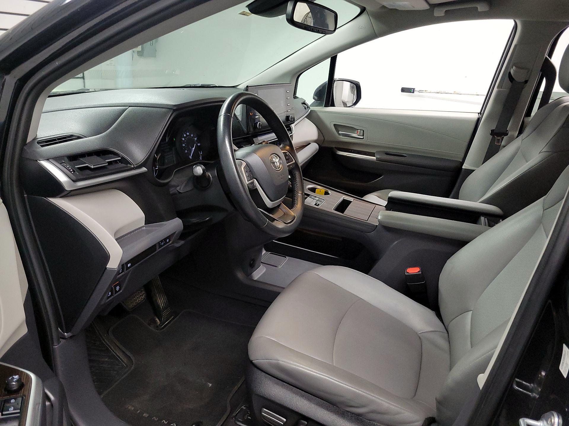 Thumbnail: 2022 Toyota Sienna - 11