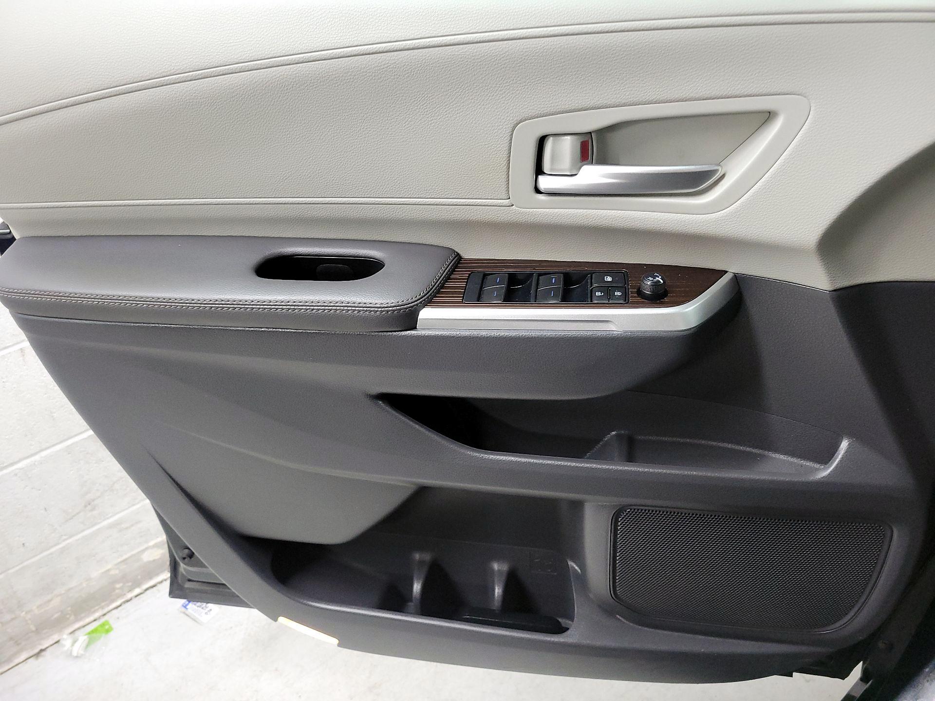 Thumbnail: 2022 Toyota Sienna - 12