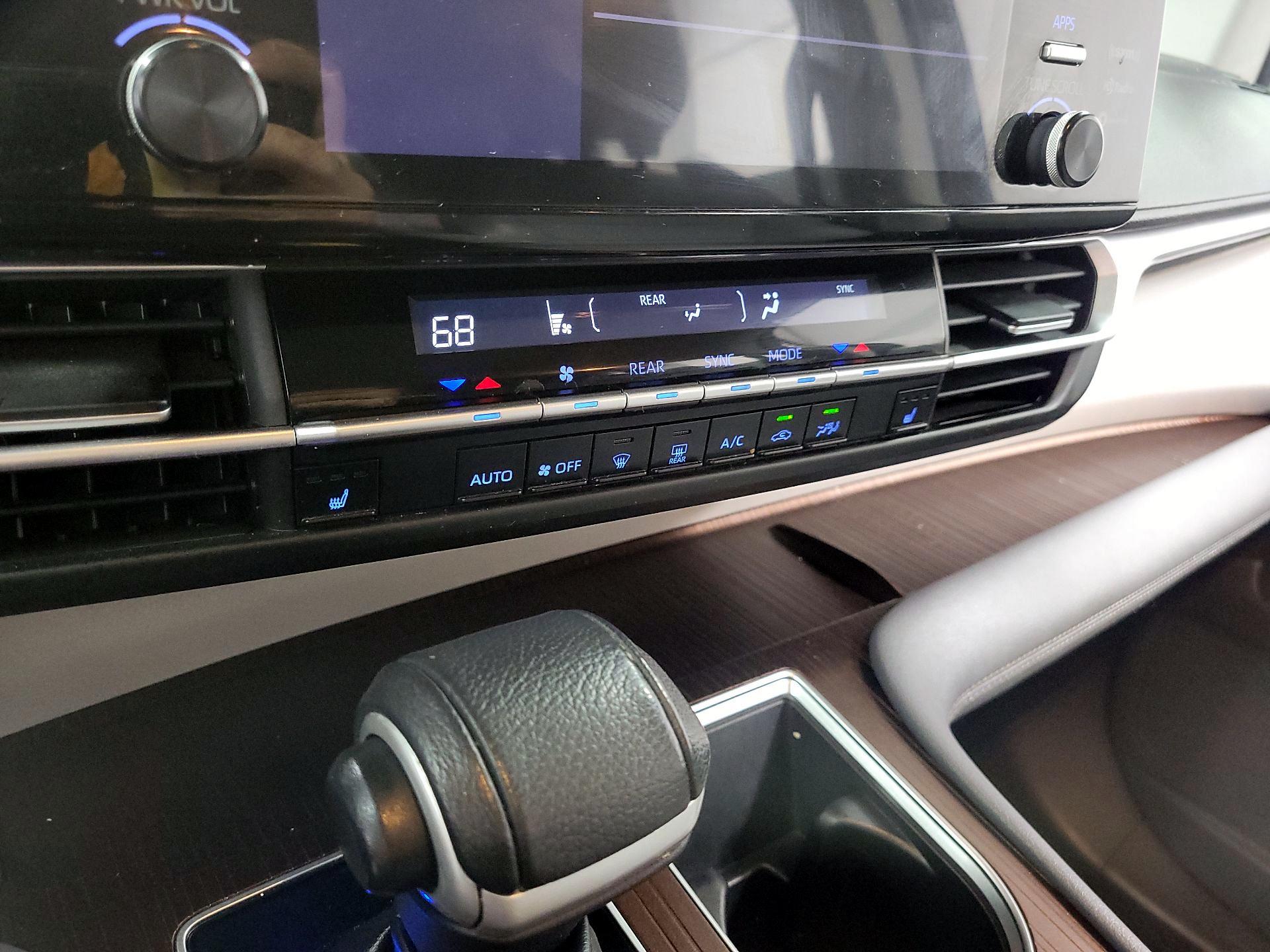 Thumbnail: 2022 Toyota Sienna - 15