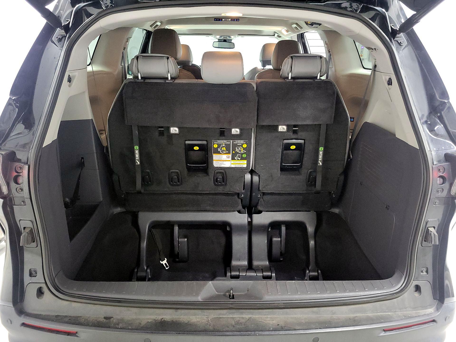 Thumbnail: 2022 Toyota Sienna - 18
