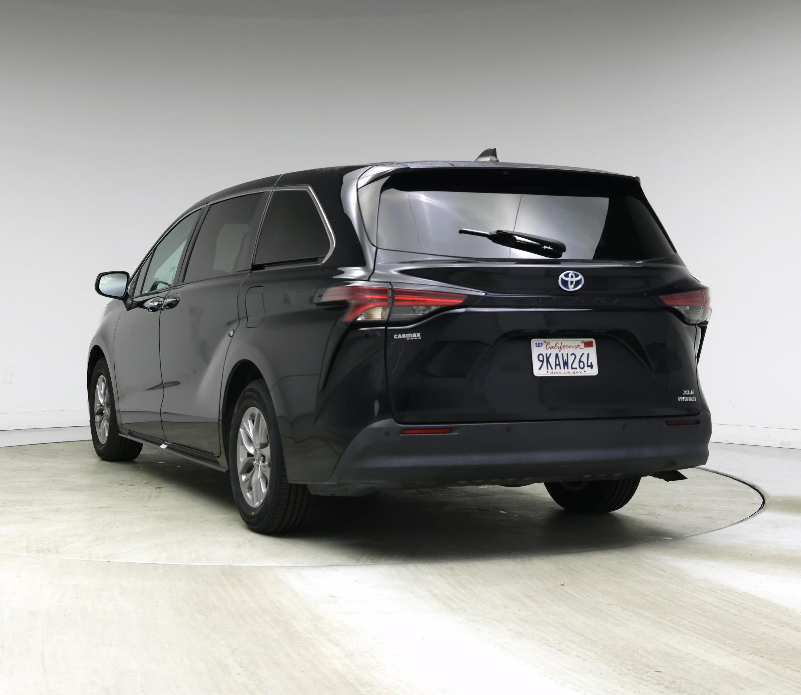 Thumbnail: 2022 Toyota Sienna - 2