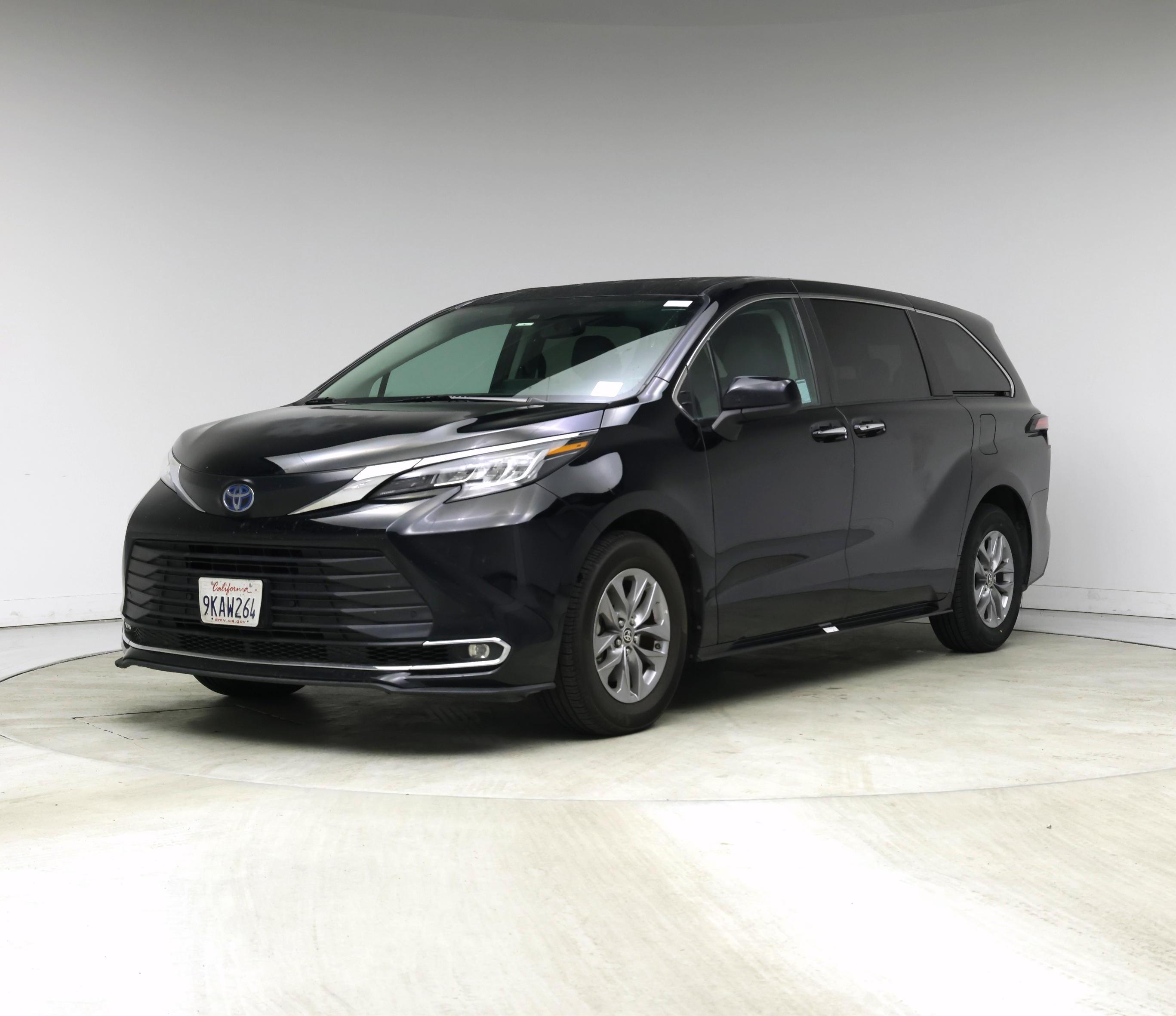 Thumbnail: 2022 Toyota Sienna - 4