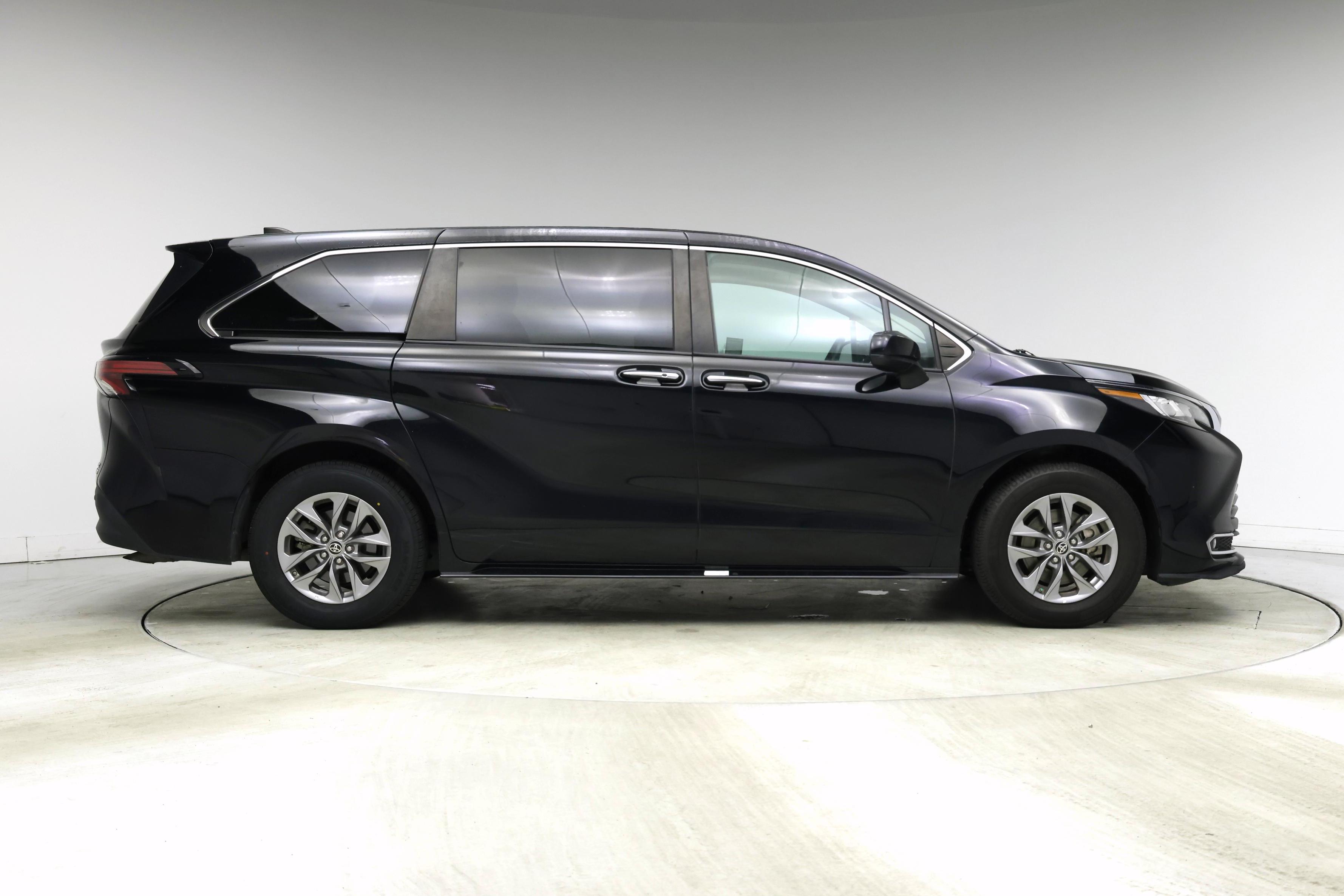 Thumbnail: 2022 Toyota Sienna - 7