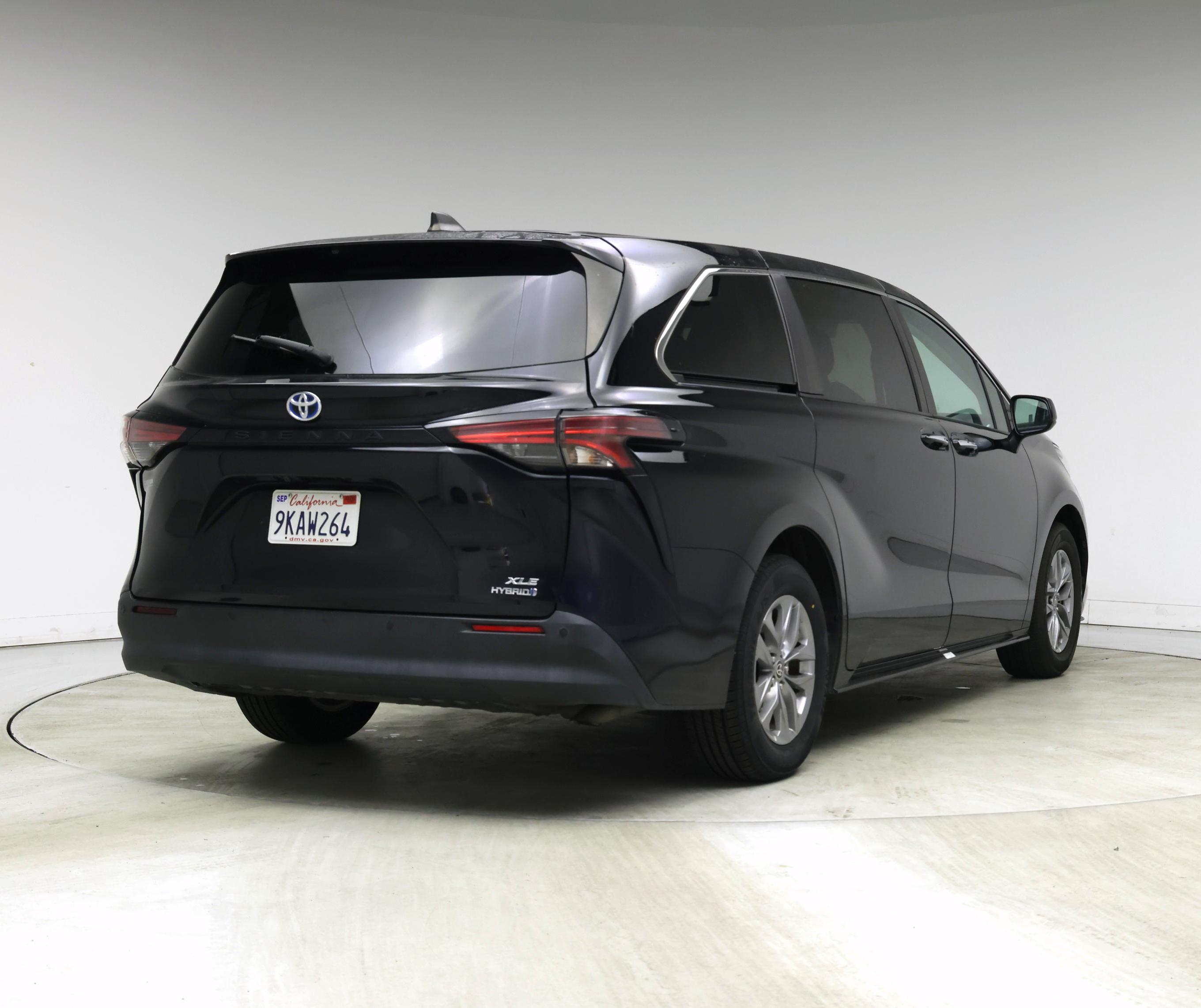 Thumbnail: 2022 Toyota Sienna - 8
