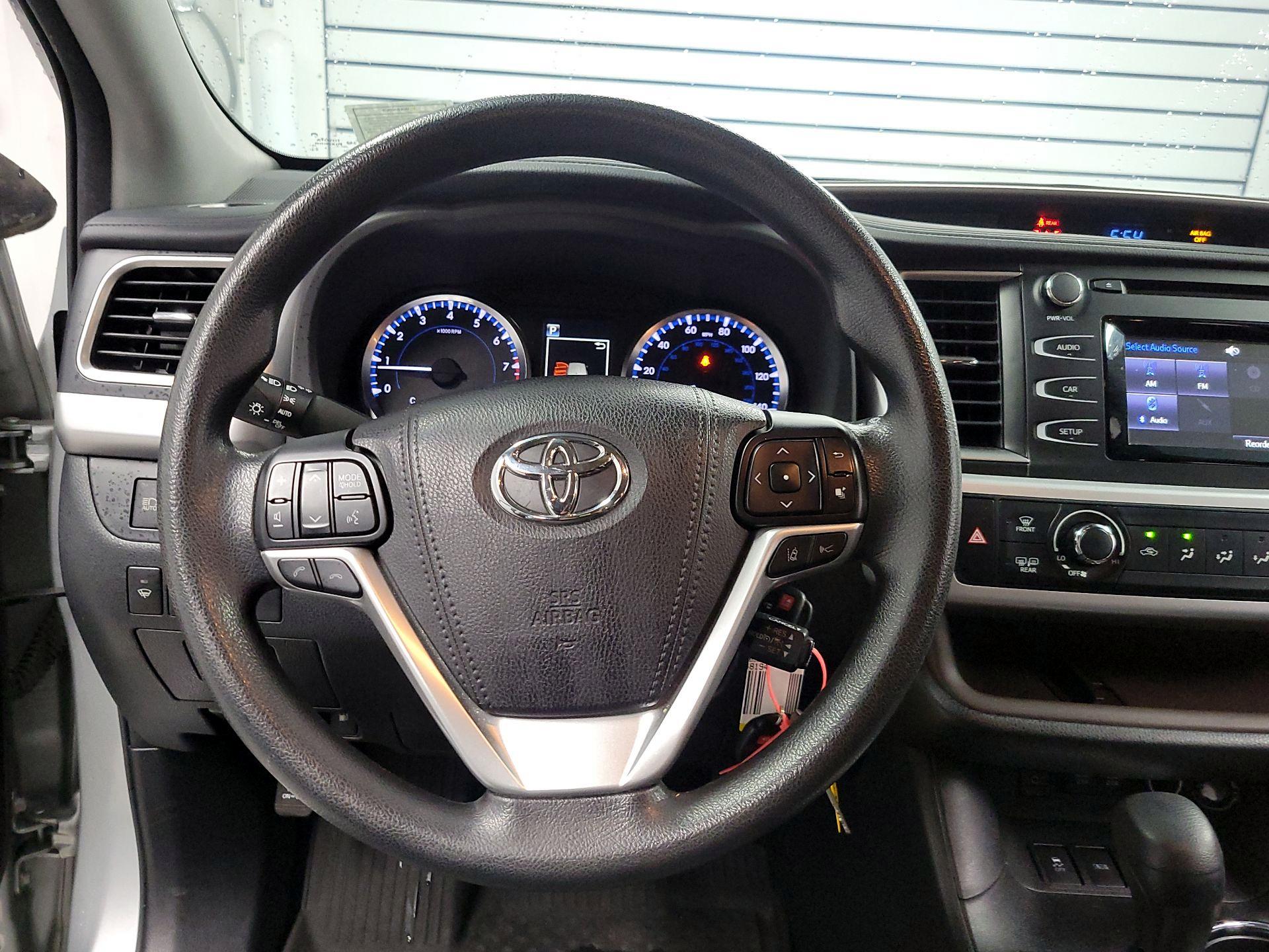 Thumbnail: 2017 Toyota Highlander - 10