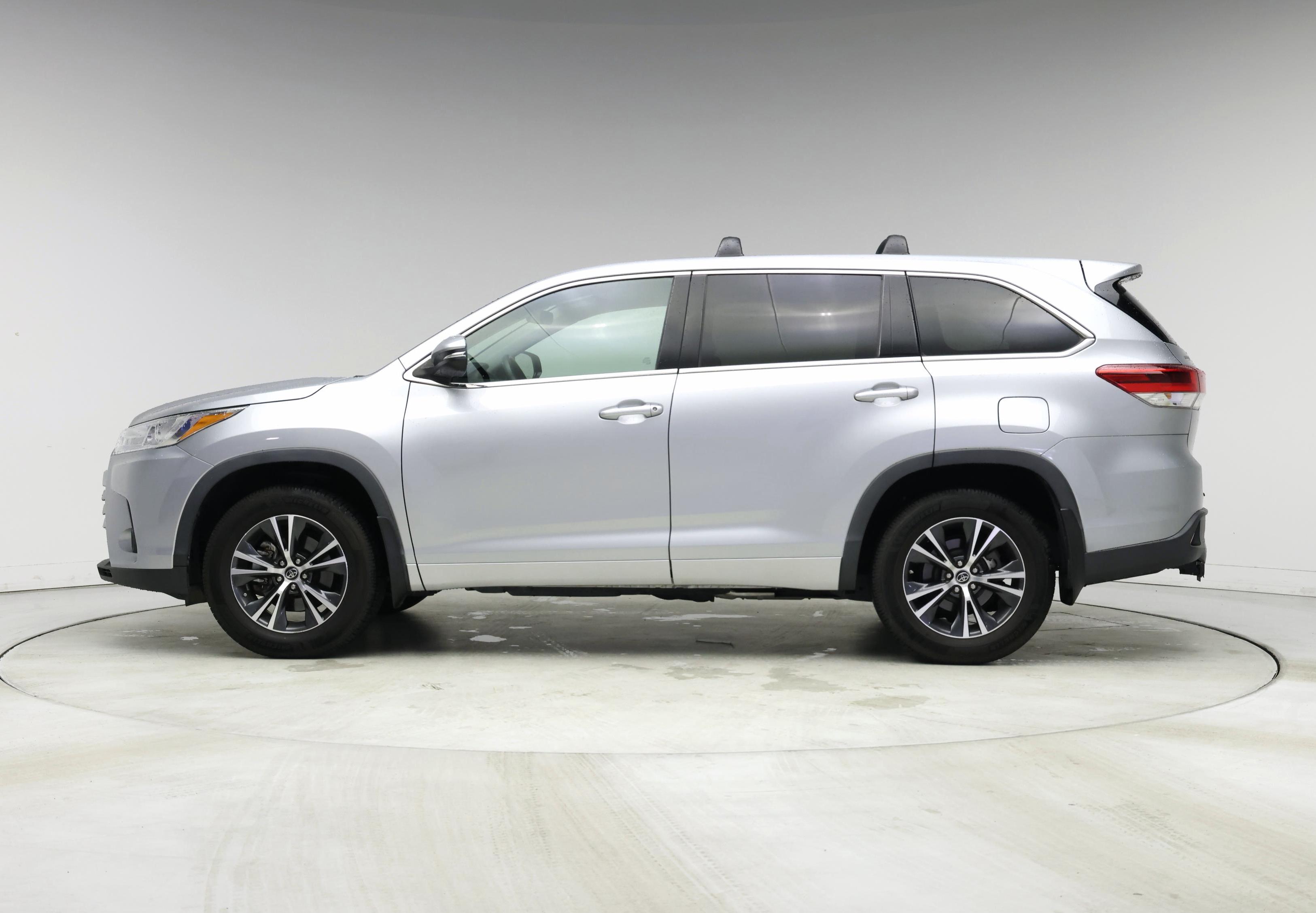 Thumbnail: 2017 Toyota Highlander - 3