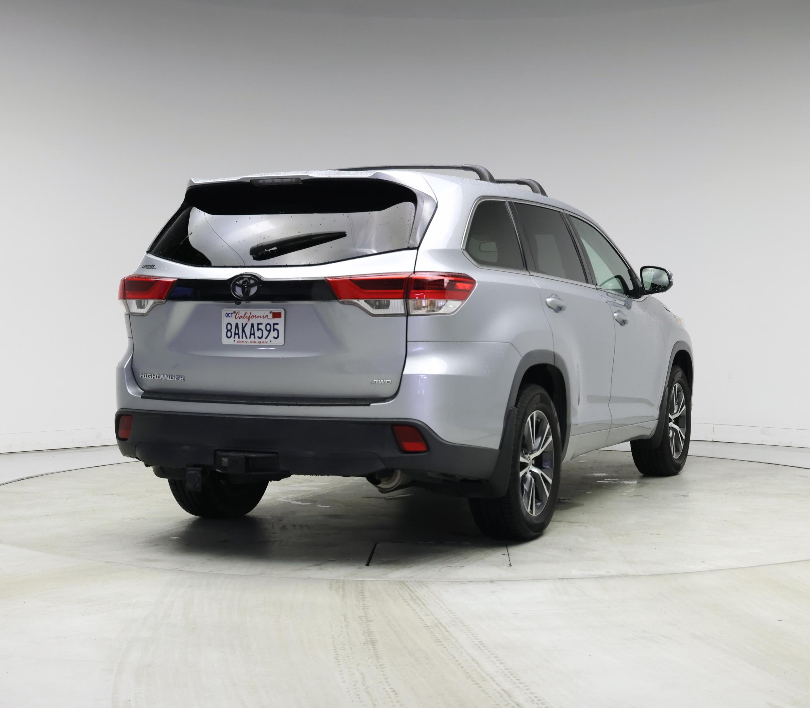 Thumbnail: 2017 Toyota Highlander - 8