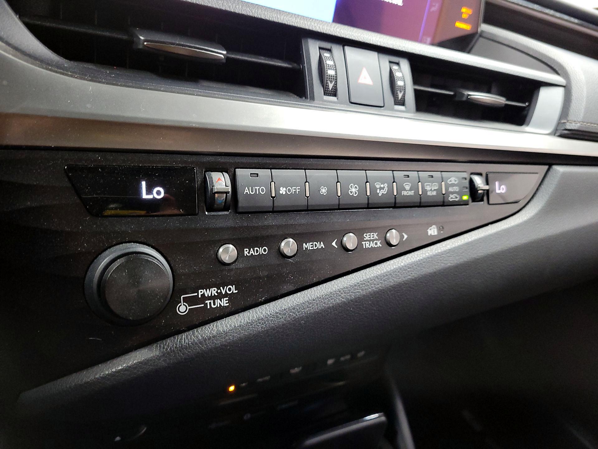 Thumbnail: 2019 Lexus ES - 15