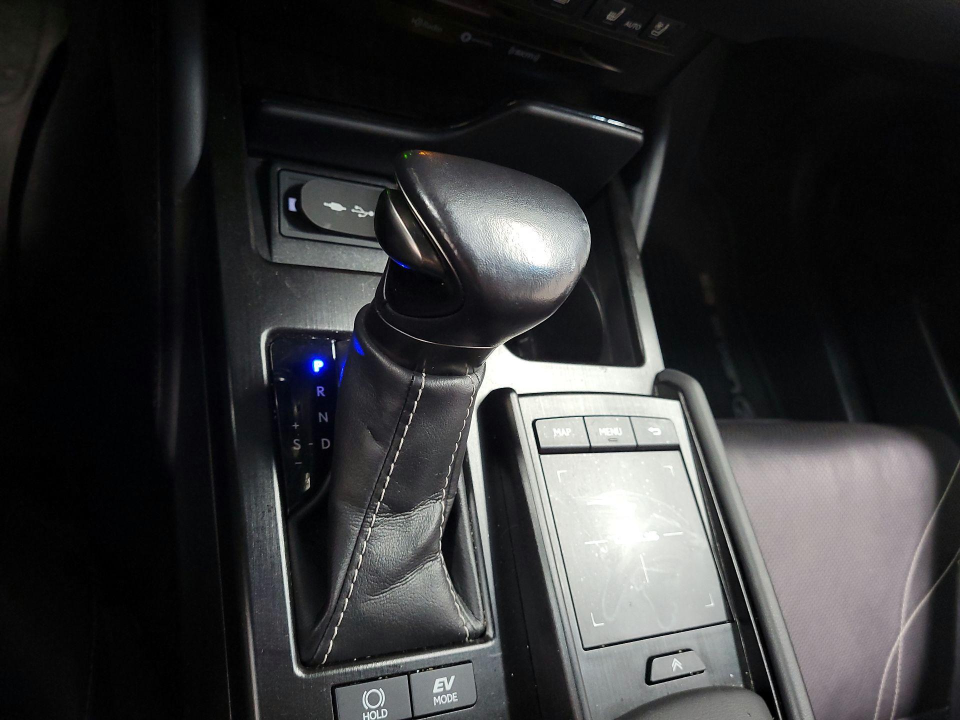 Thumbnail: 2019 Lexus ES - 16