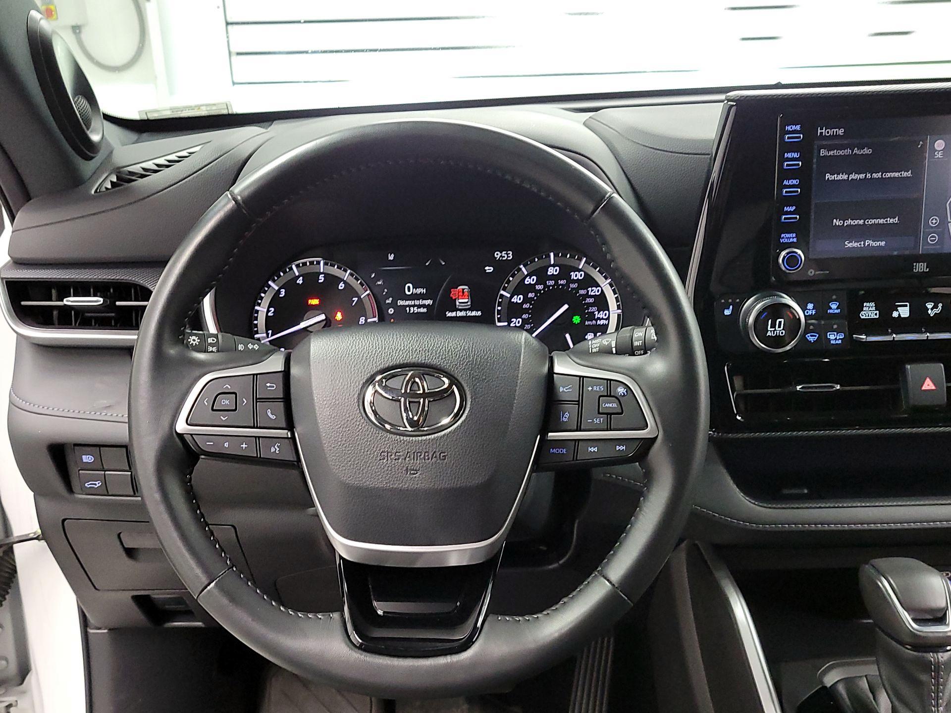 Thumbnail: 2022 Toyota Highlander - 10