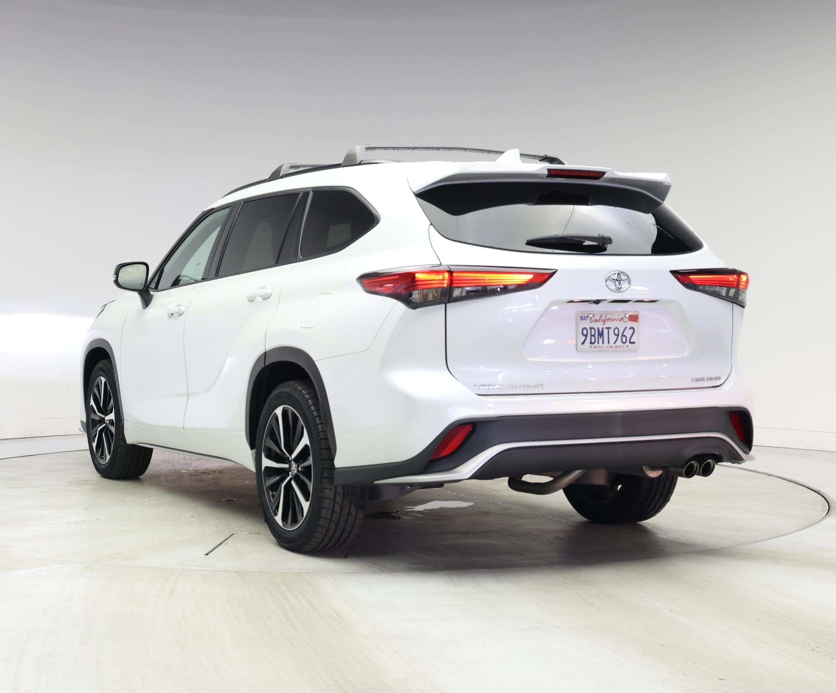 Thumbnail: 2022 Toyota Highlander - 2