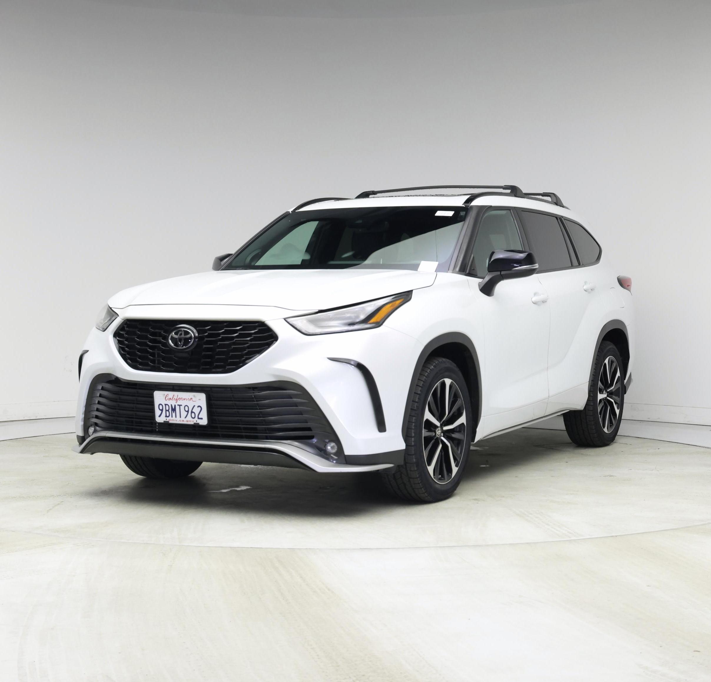 Thumbnail: 2022 Toyota Highlander - 4