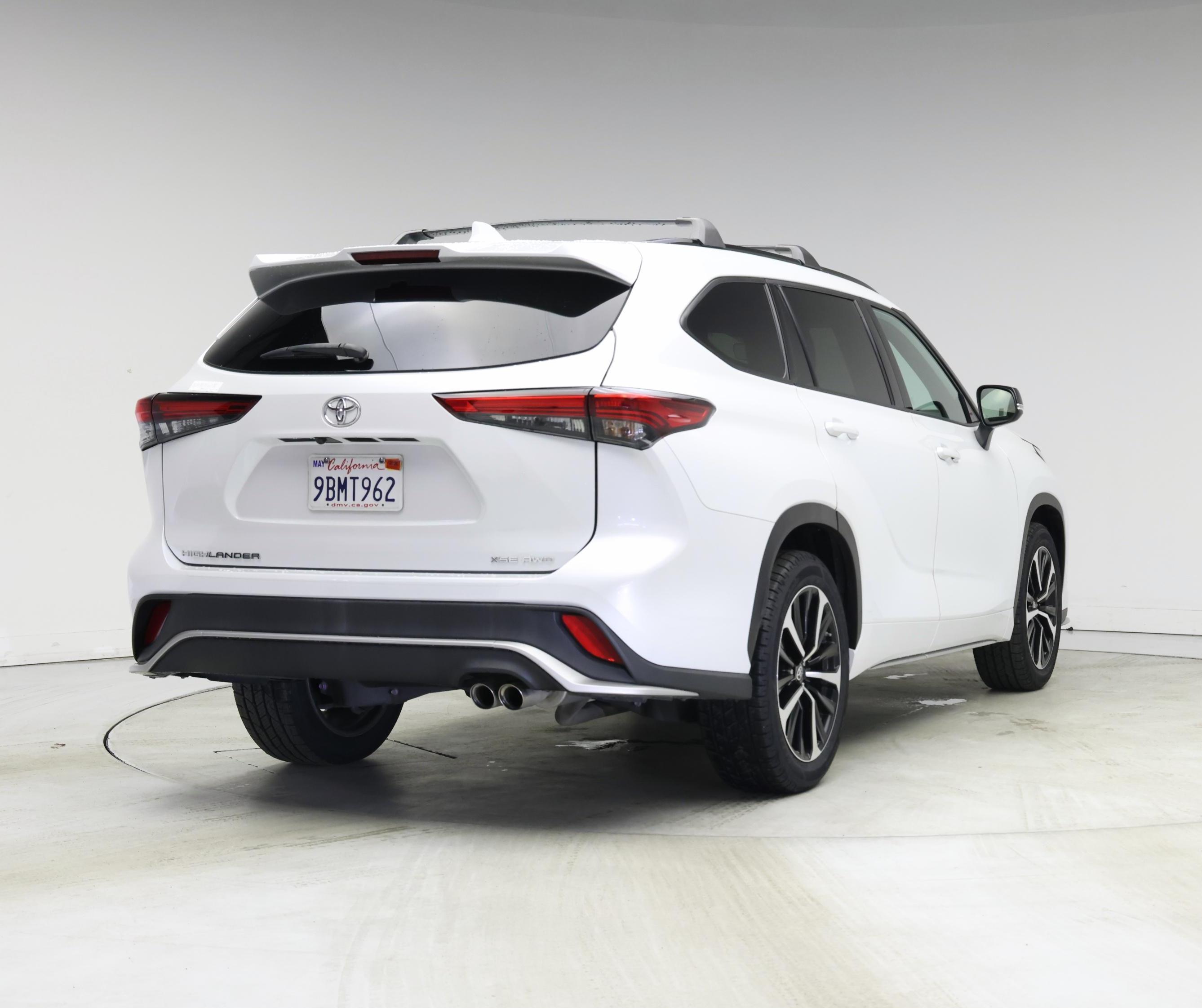 Thumbnail: 2022 Toyota Highlander - 8