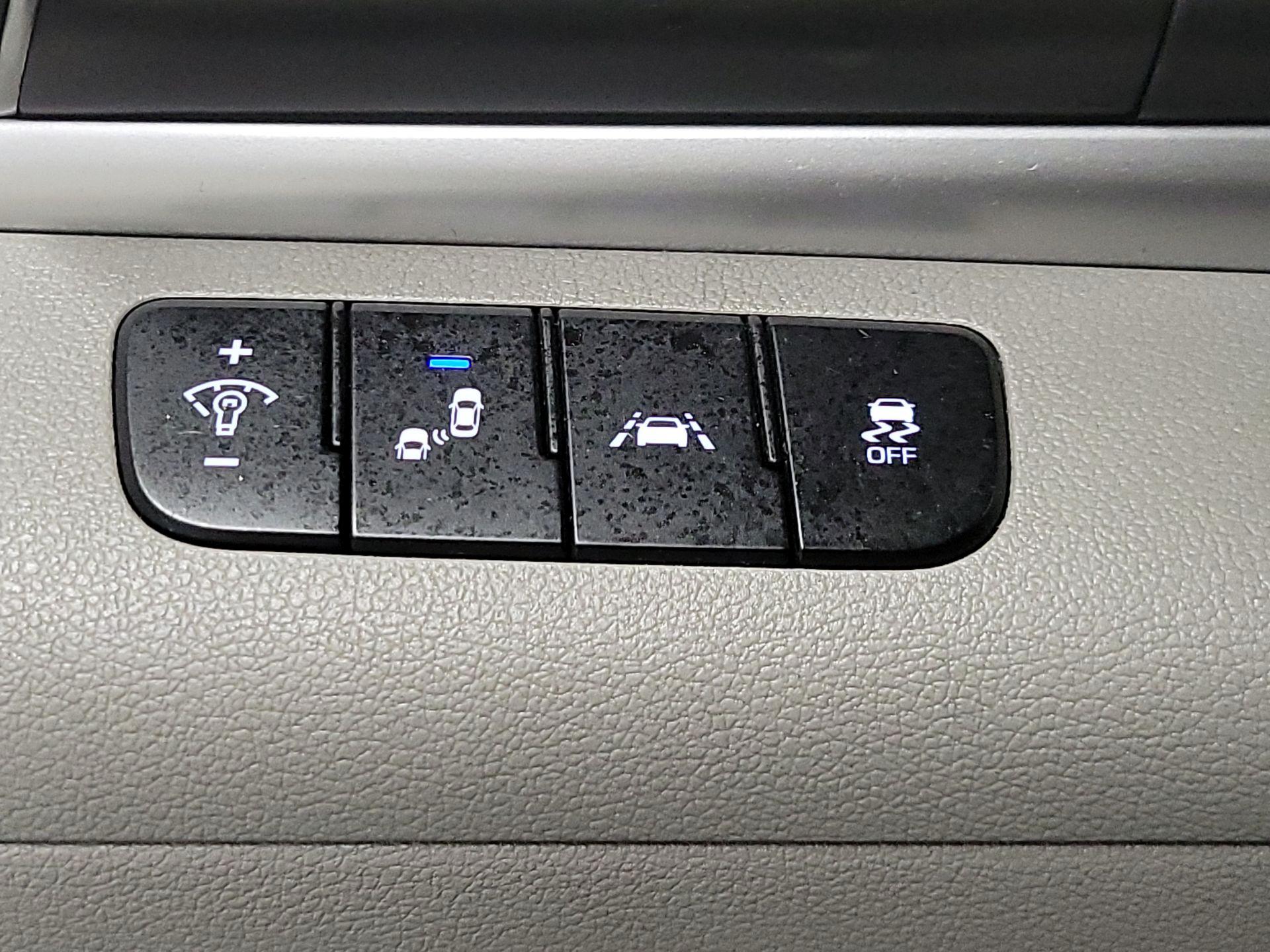 Thumbnail: 2019 Hyundai Elantra - 13