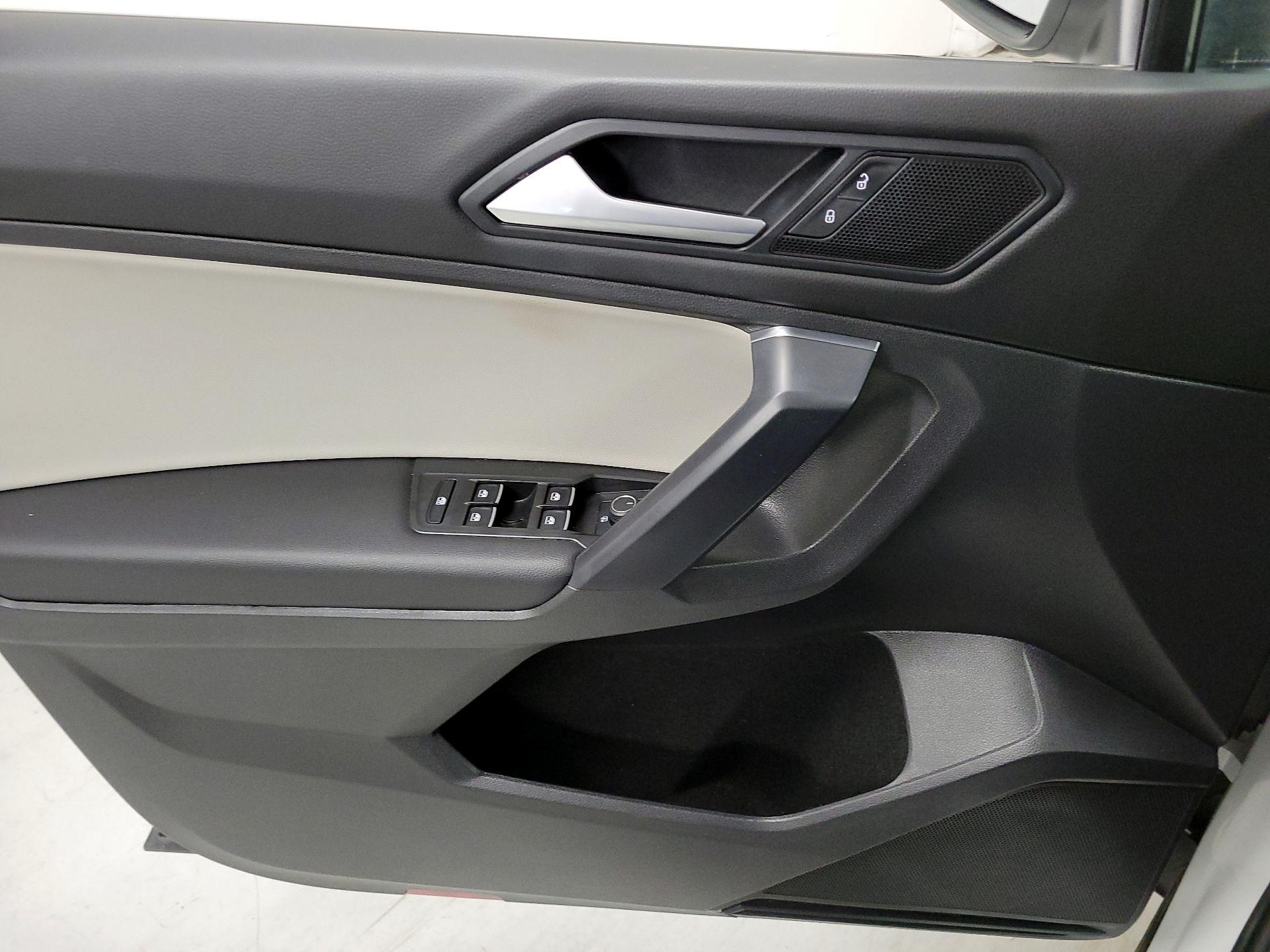 Thumbnail: 2021 Volkswagen Tiguan - 12