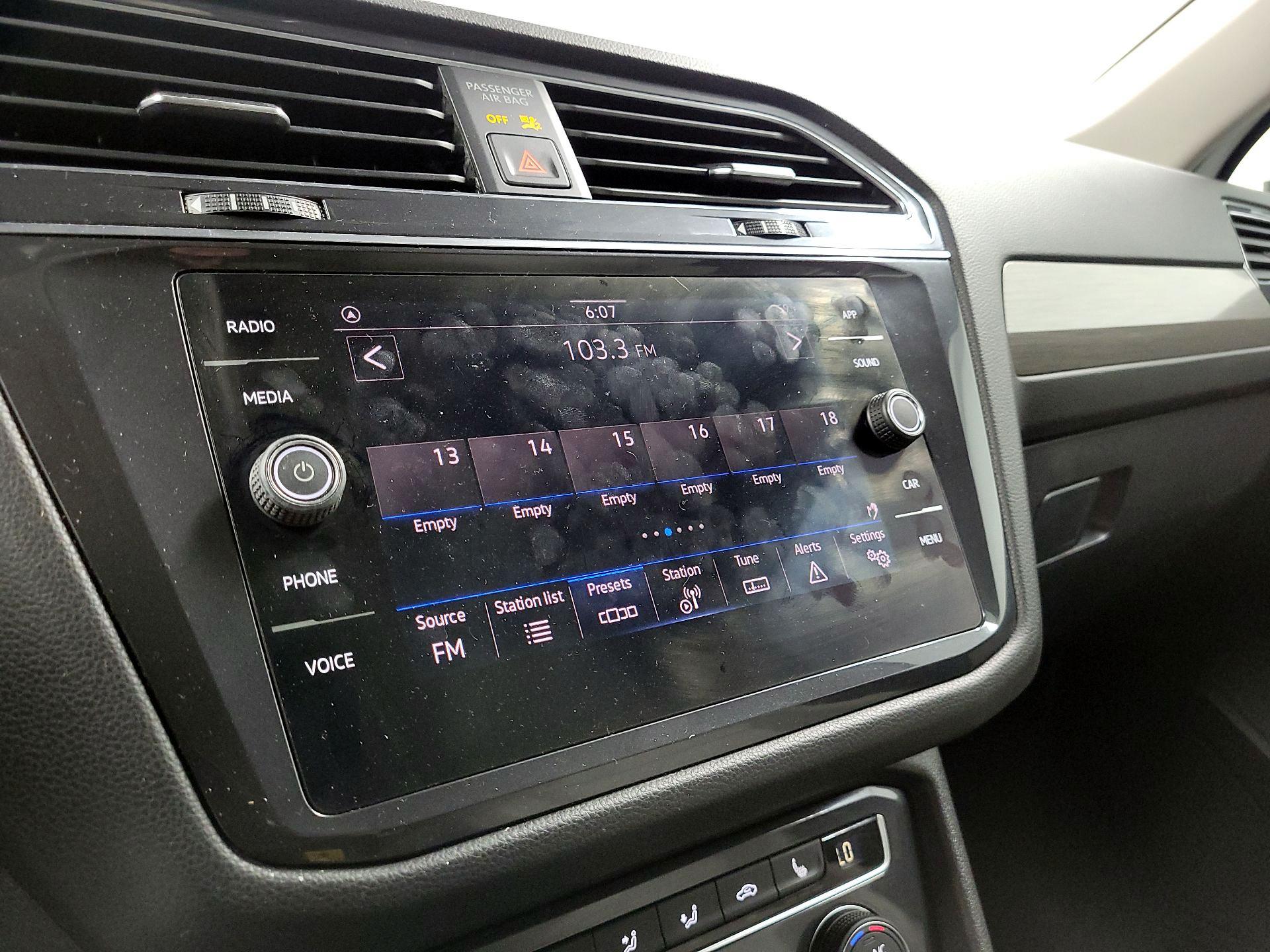 Thumbnail: 2021 Volkswagen Tiguan - 15