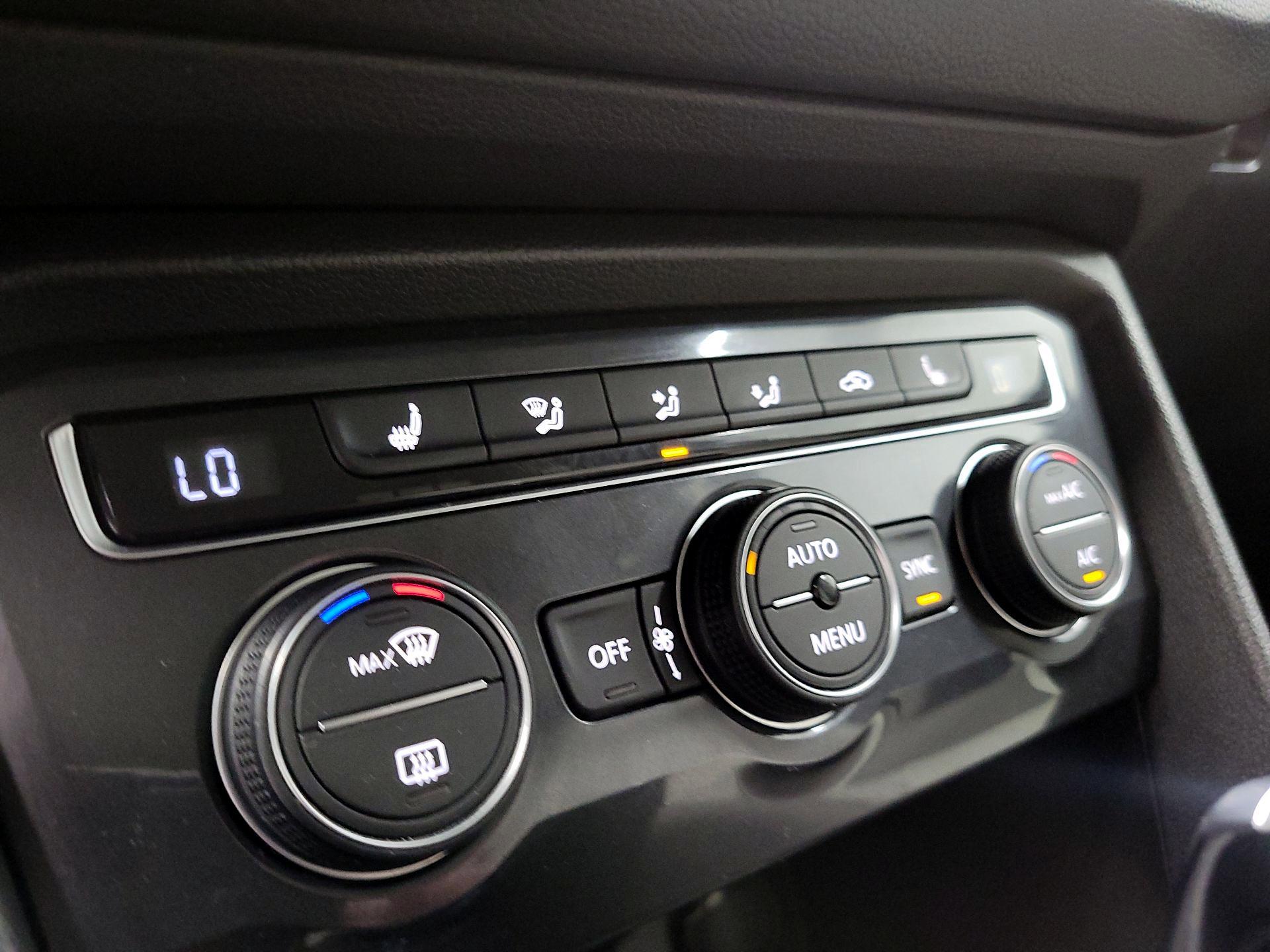 Thumbnail: 2021 Volkswagen Tiguan - 16