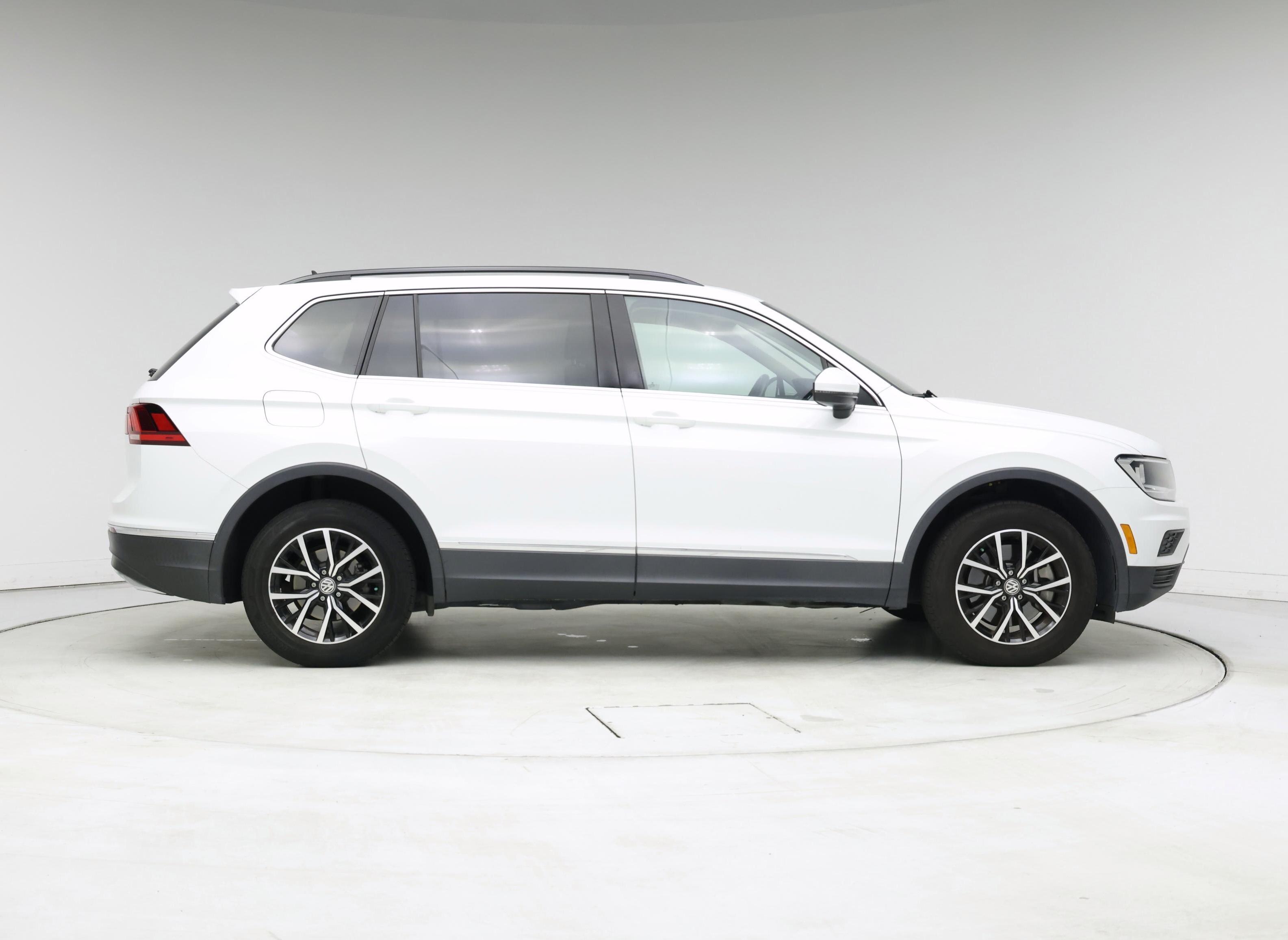 Thumbnail: 2021 Volkswagen Tiguan - 7