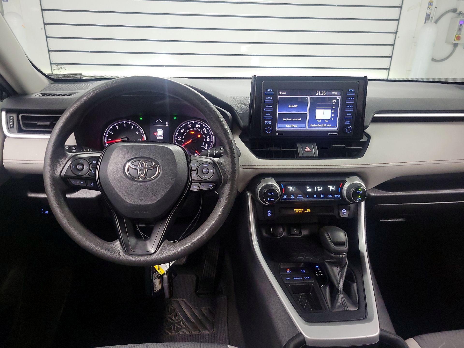 Thumbnail: 2020 Toyota RAV4 - 9